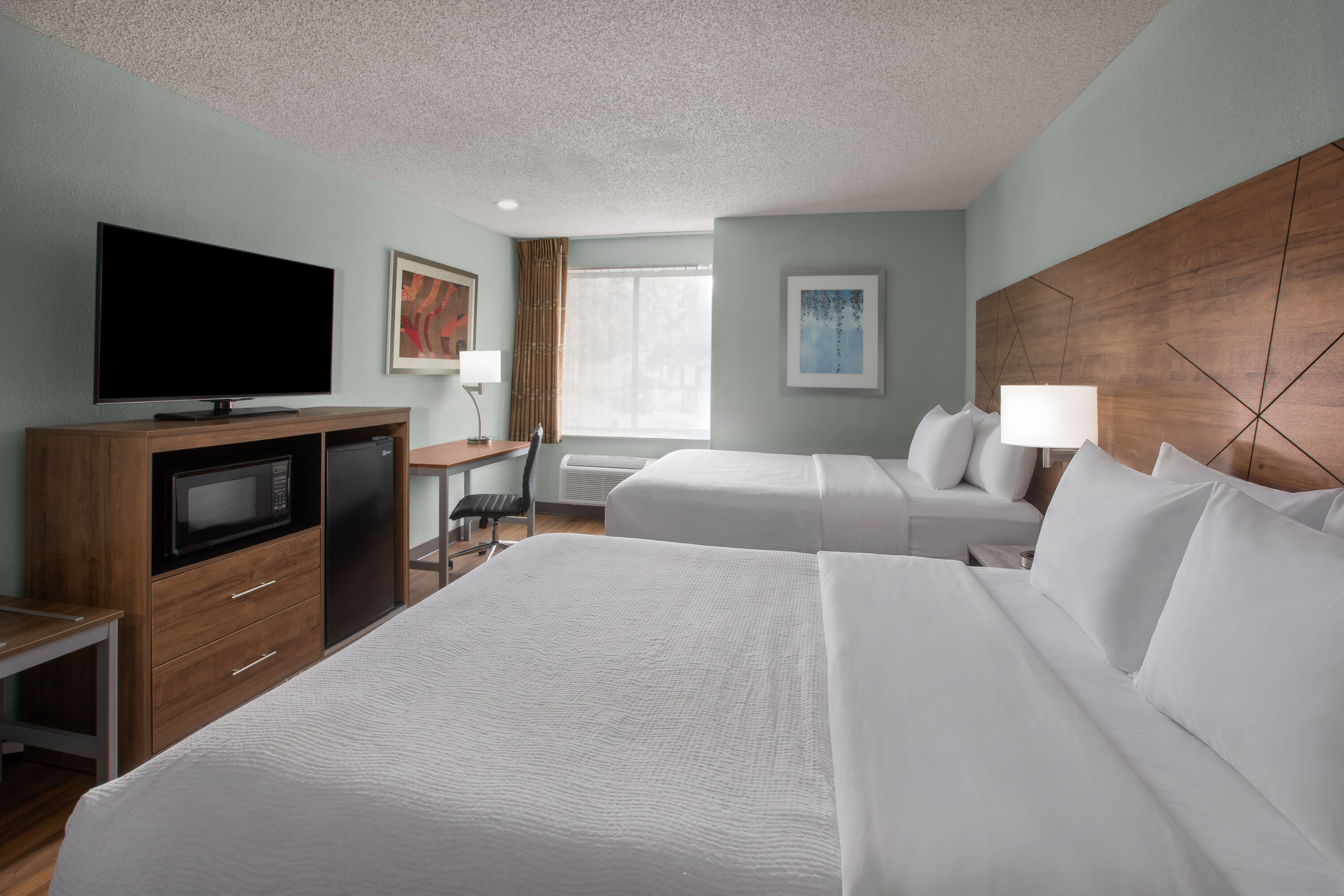 Guest room at the Wingate by Wyndham Livonia in Livonia, Michigan
