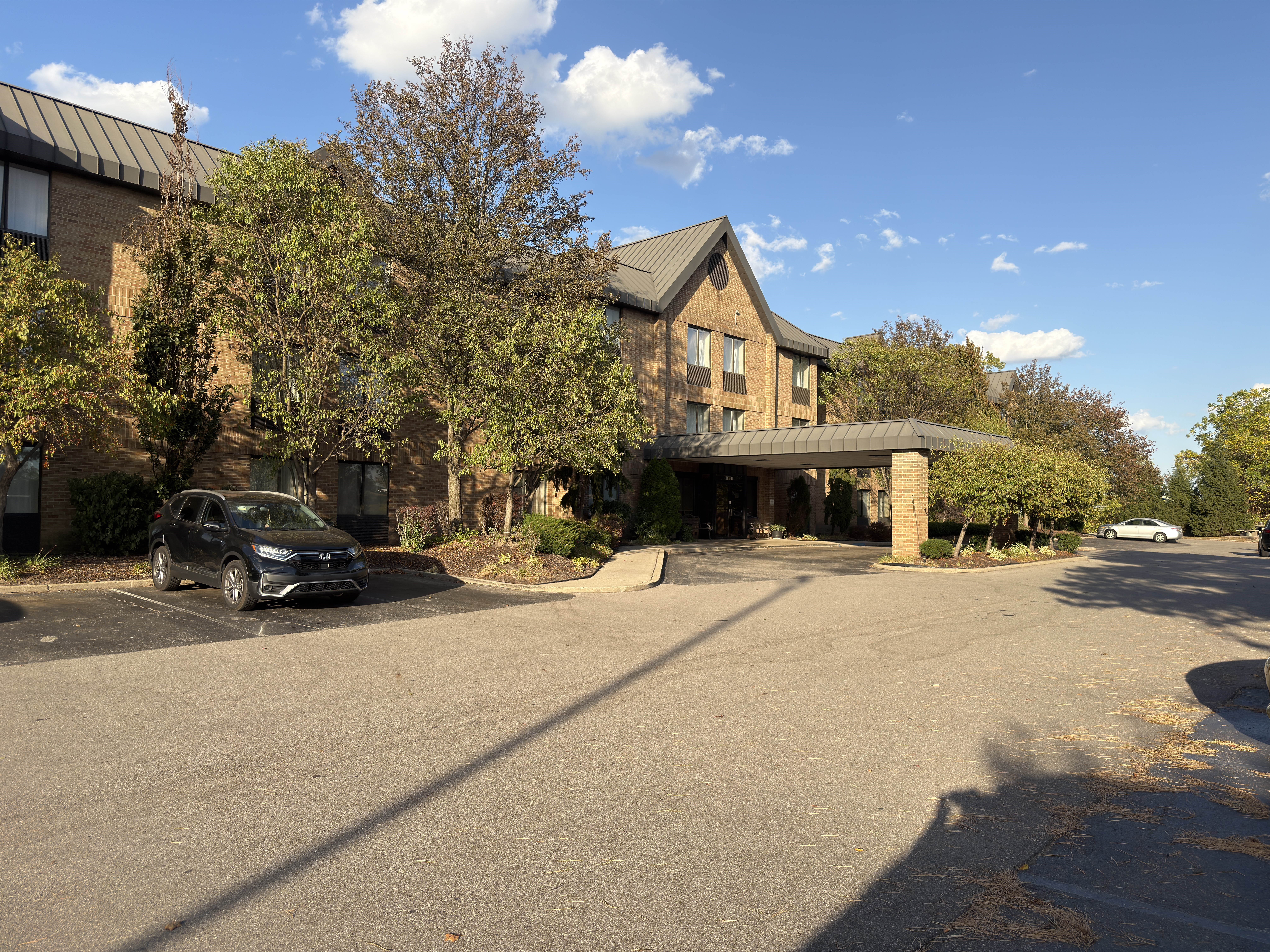 Exterior of Wingate by Wyndham Utica hotel in Utica, Michigan