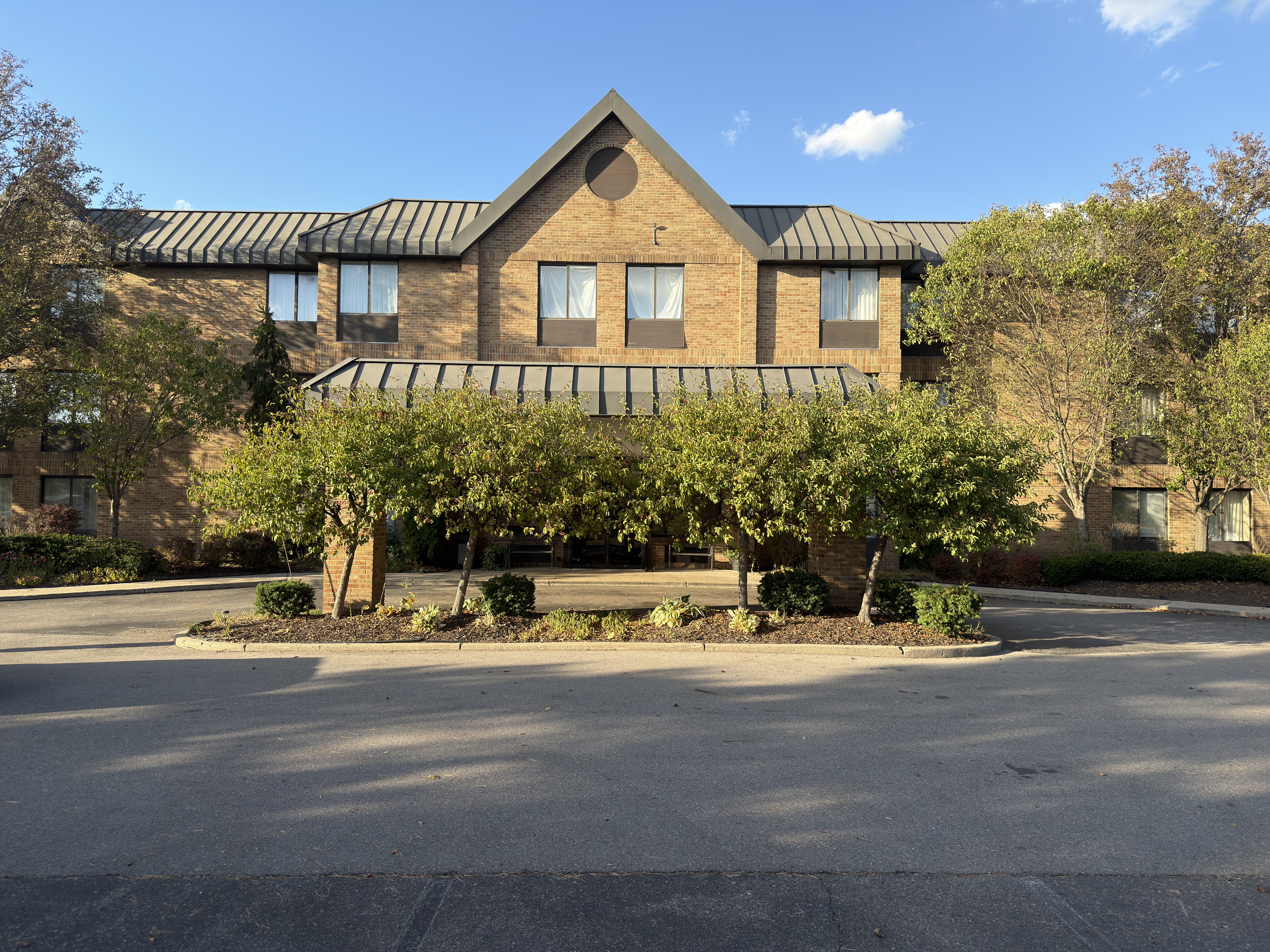 Exterior of Wingate by Wyndham Utica hotel in Utica, Michigan