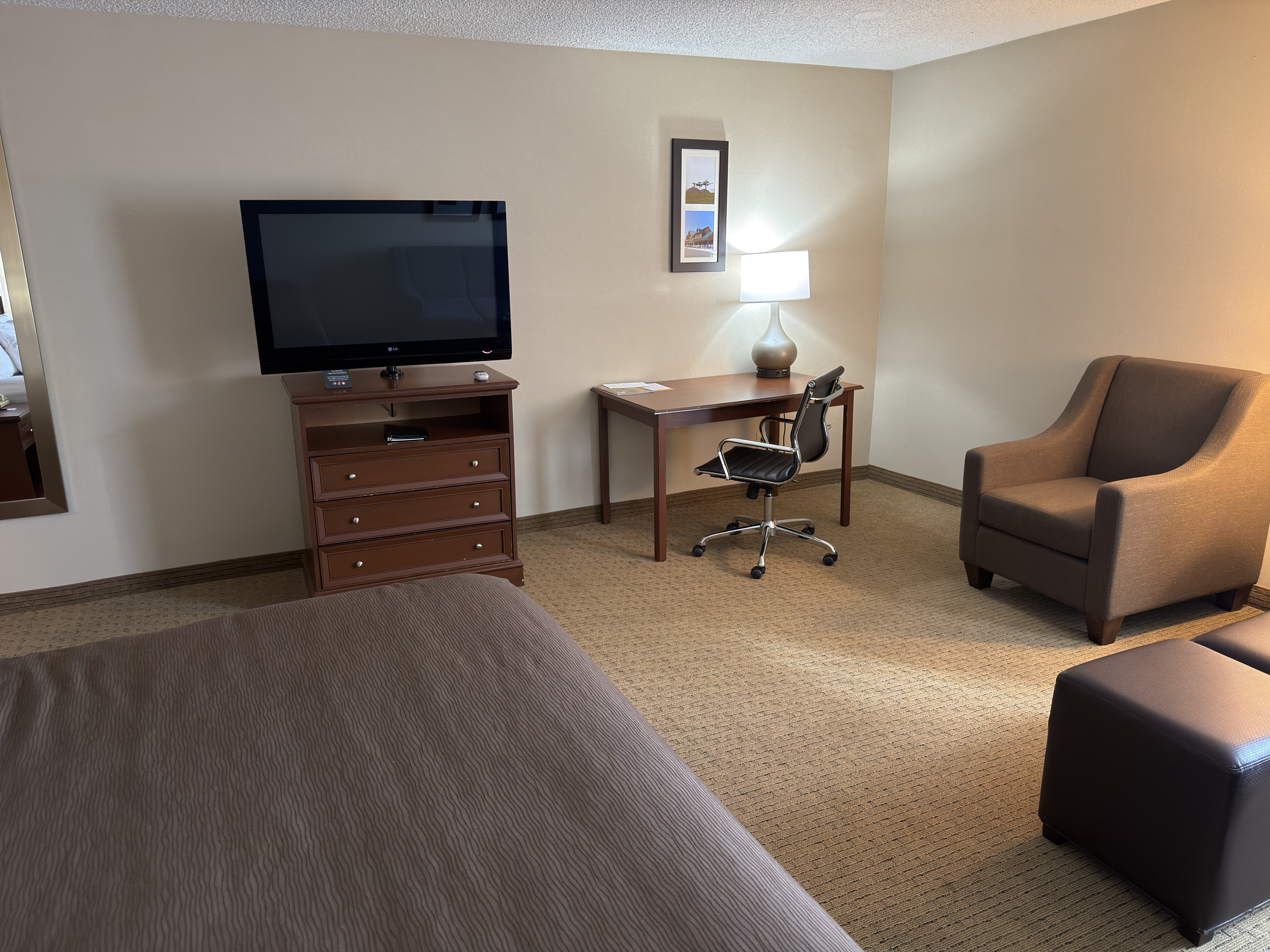Guest room at the Wingate by Wyndham Utica in Utica, Michigan