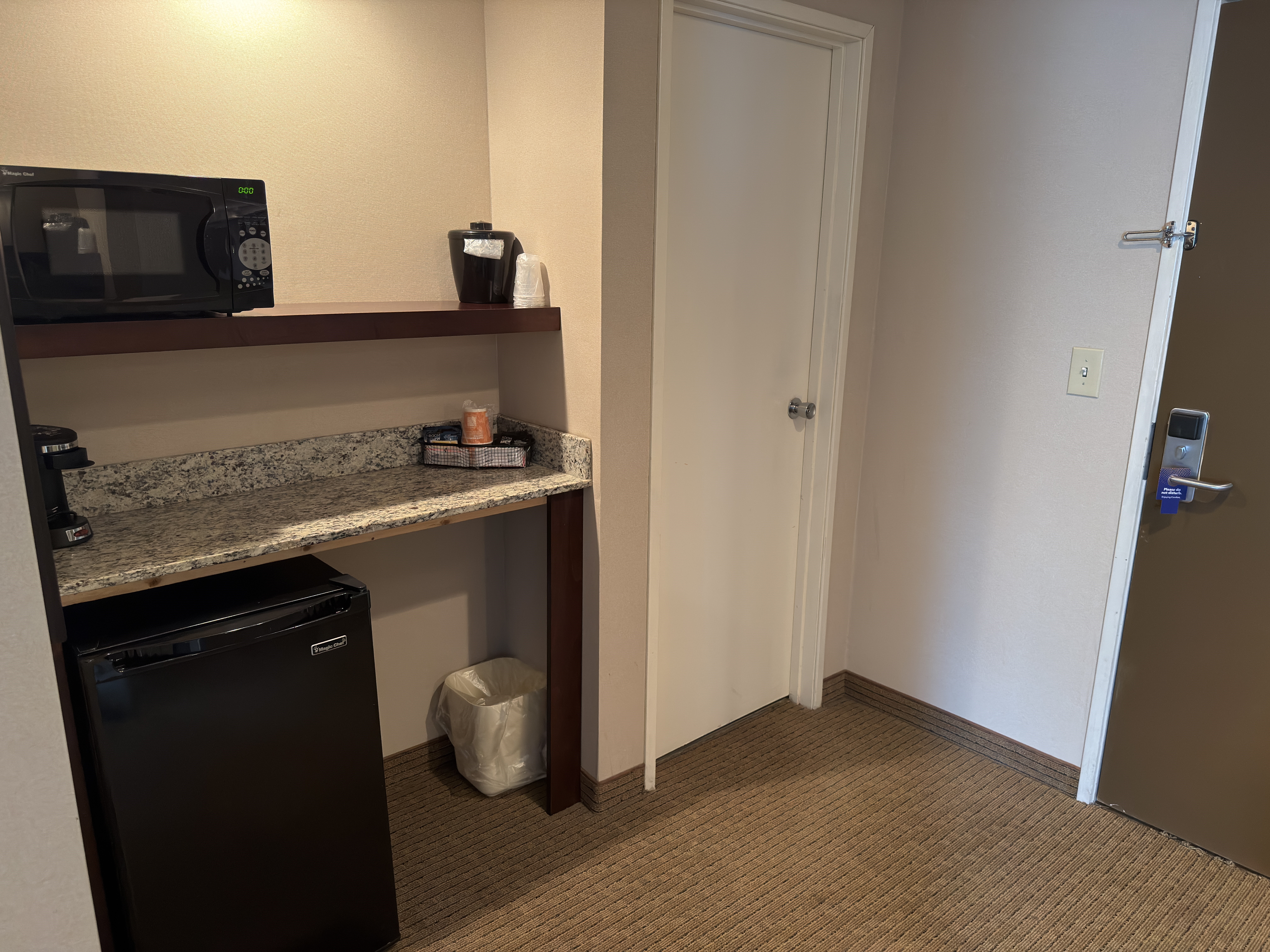 Guest room at the Wingate by Wyndham Utica in Utica, Michigan