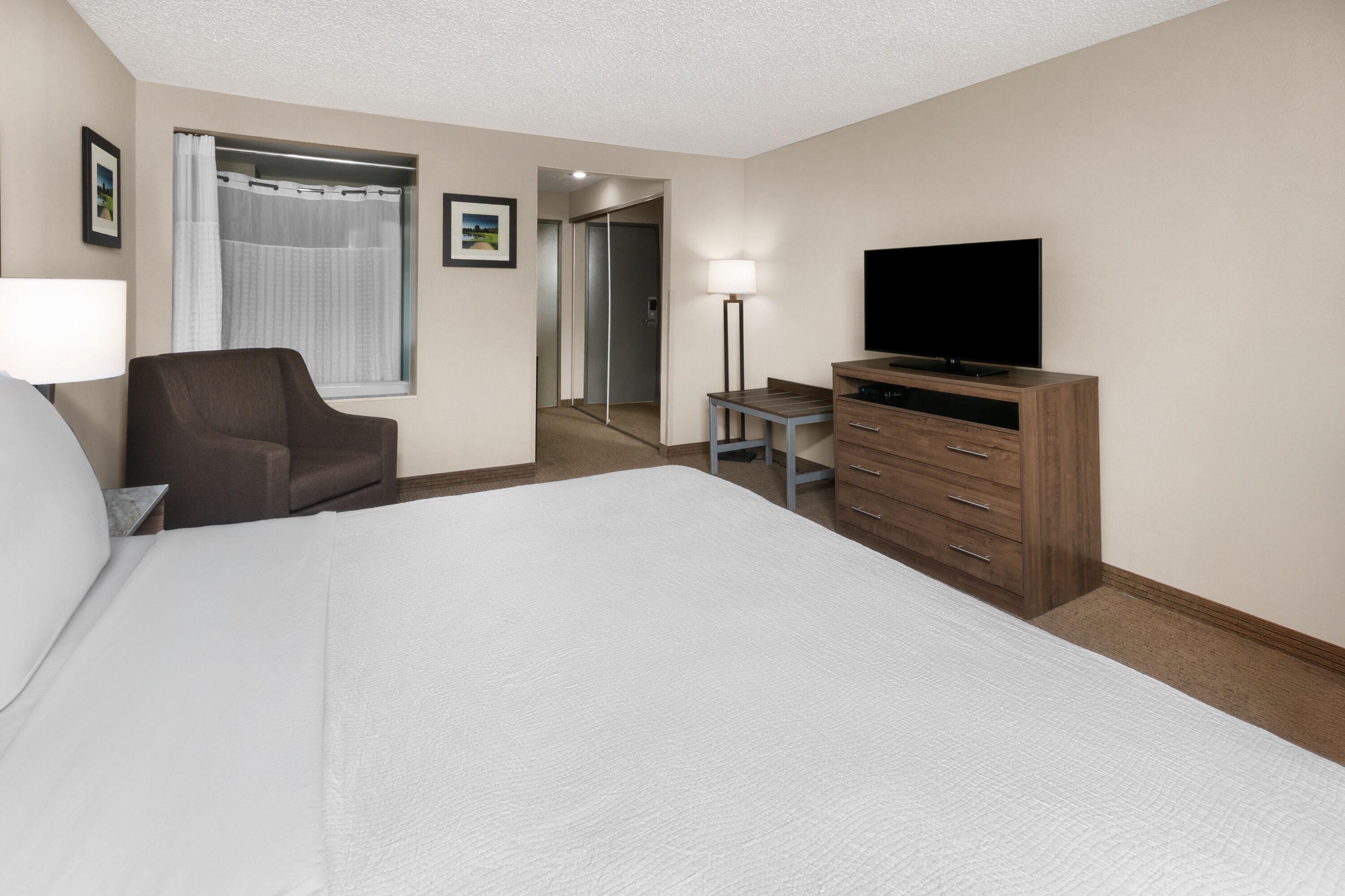 Wingate by Wyndham Utica hot tub suite in Utica, Michigan