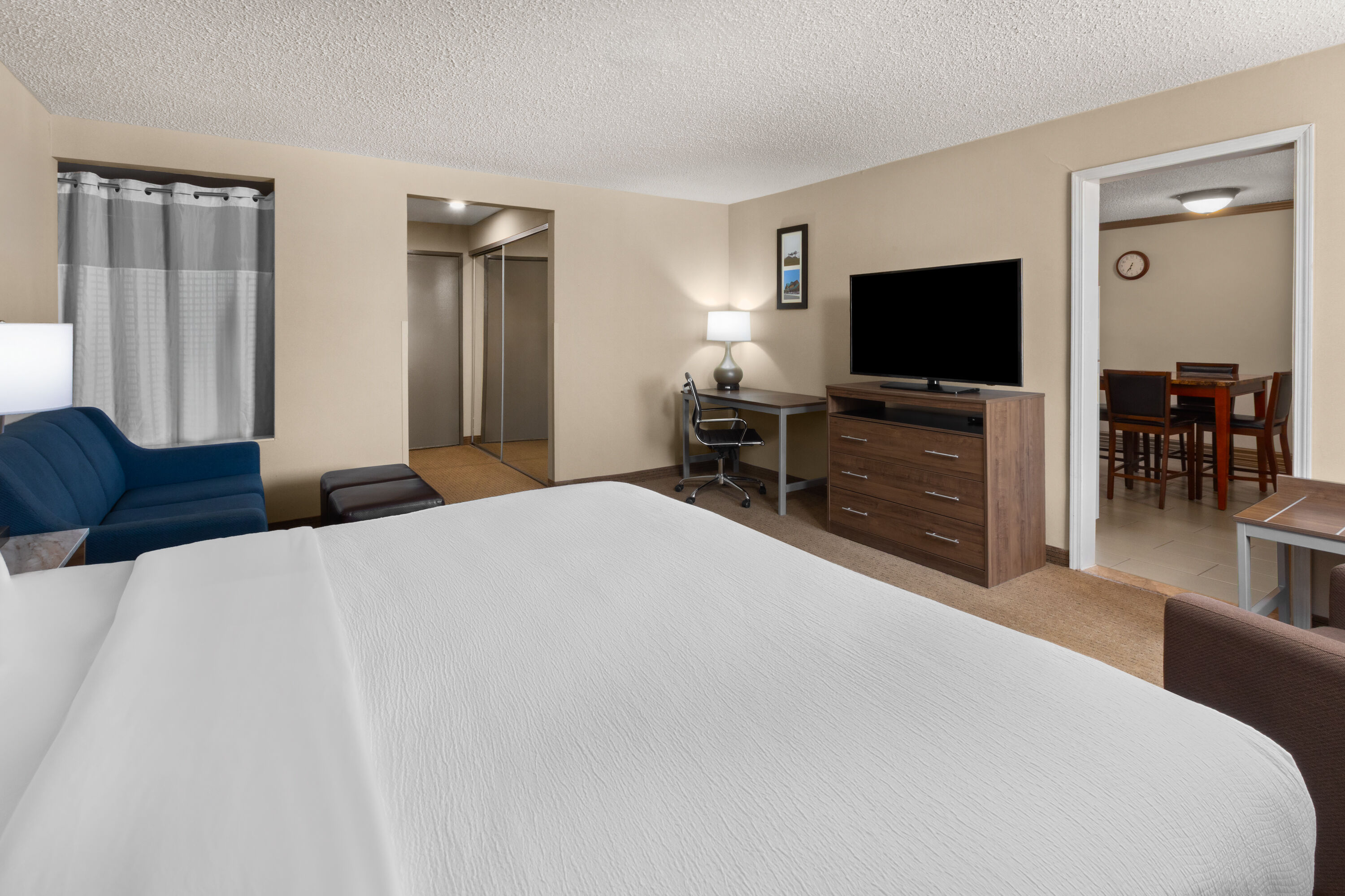 Wingate by Wyndham Utica suite in Utica, Michigan