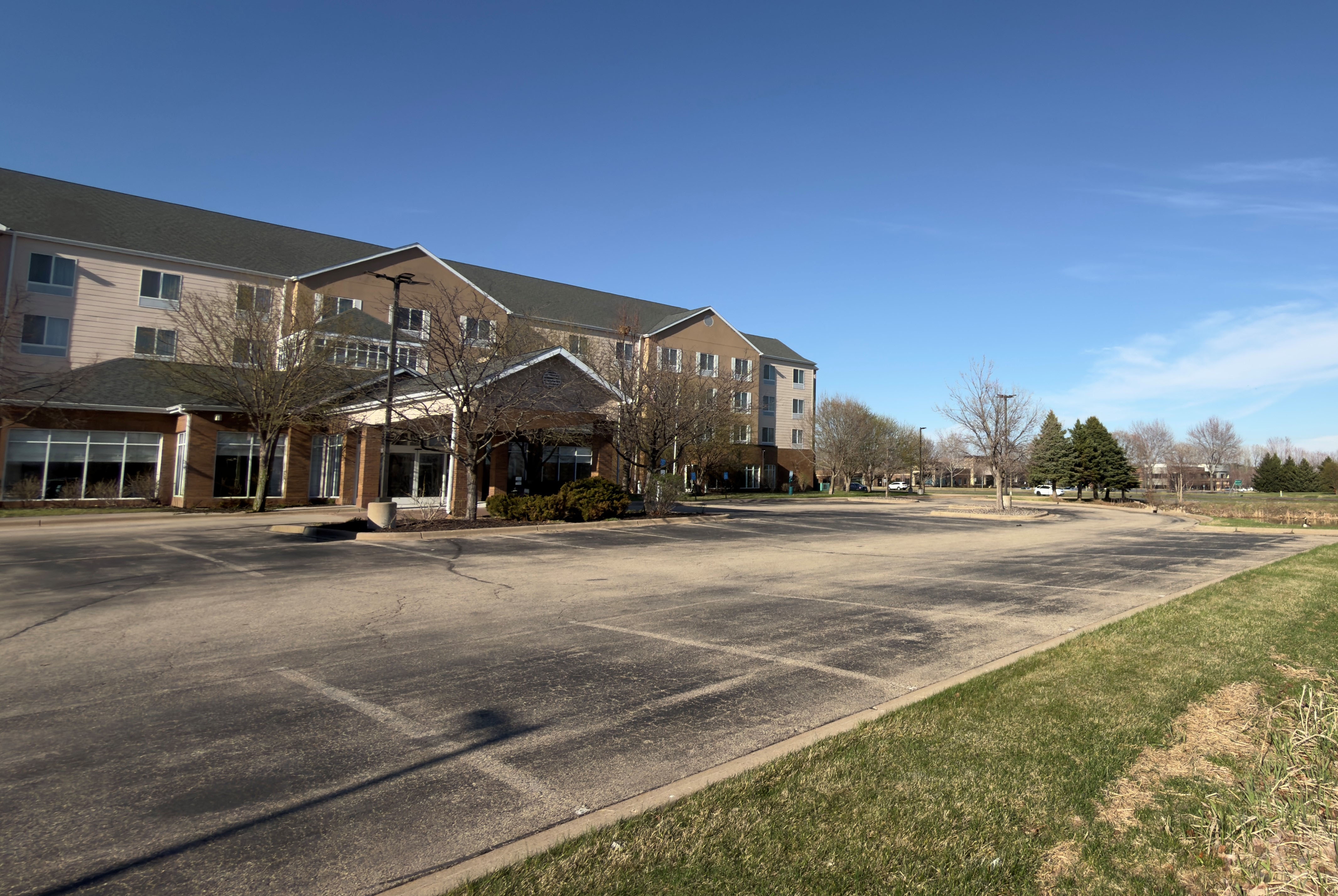 Exterior of Wingate by Wyndham St. Paul/Oakdale/Woodbury hotel in Oakdale, Minnesota