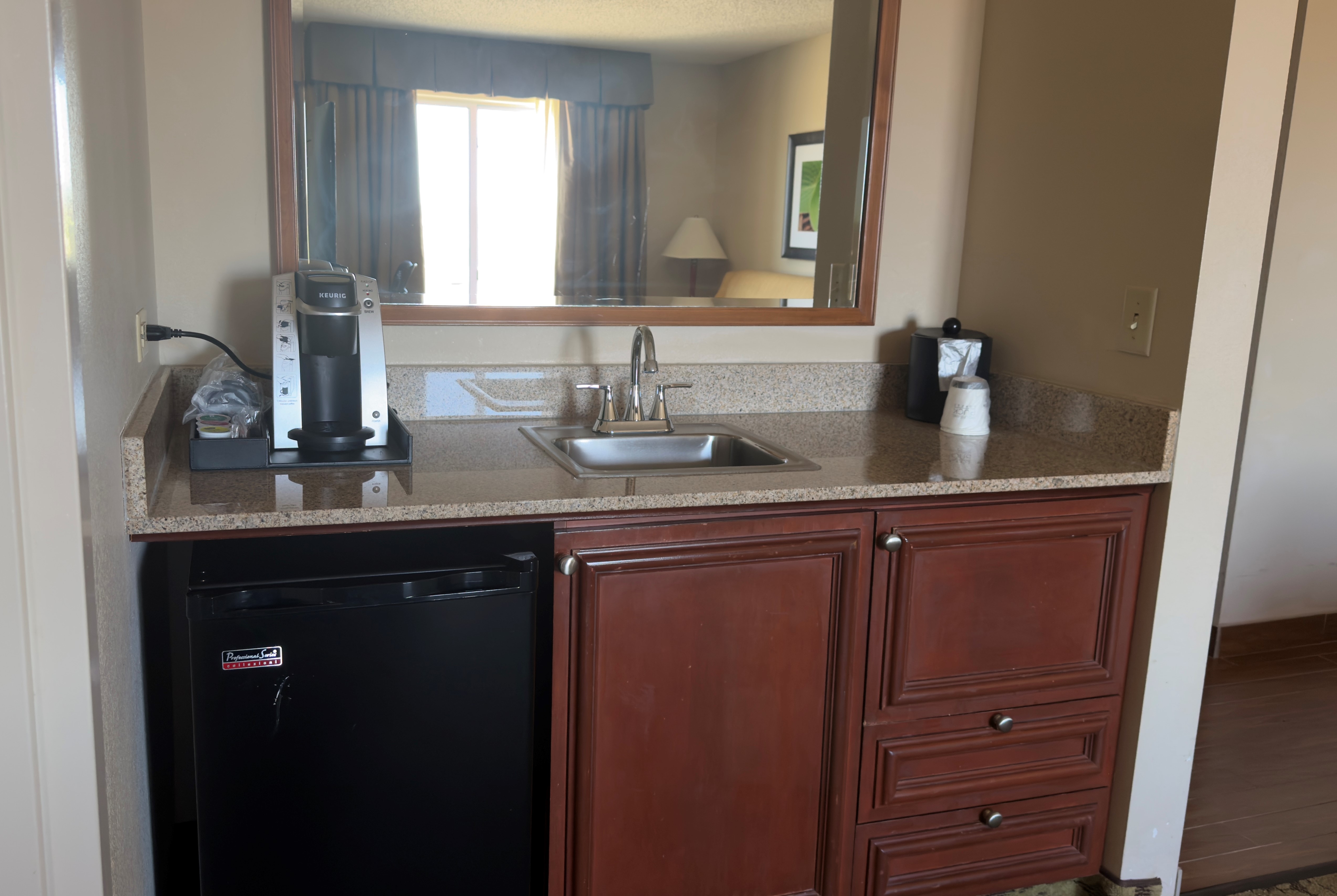 Guest room at the Wingate by Wyndham St. Paul/Oakdale/Woodbury in Oakdale, Minnesota