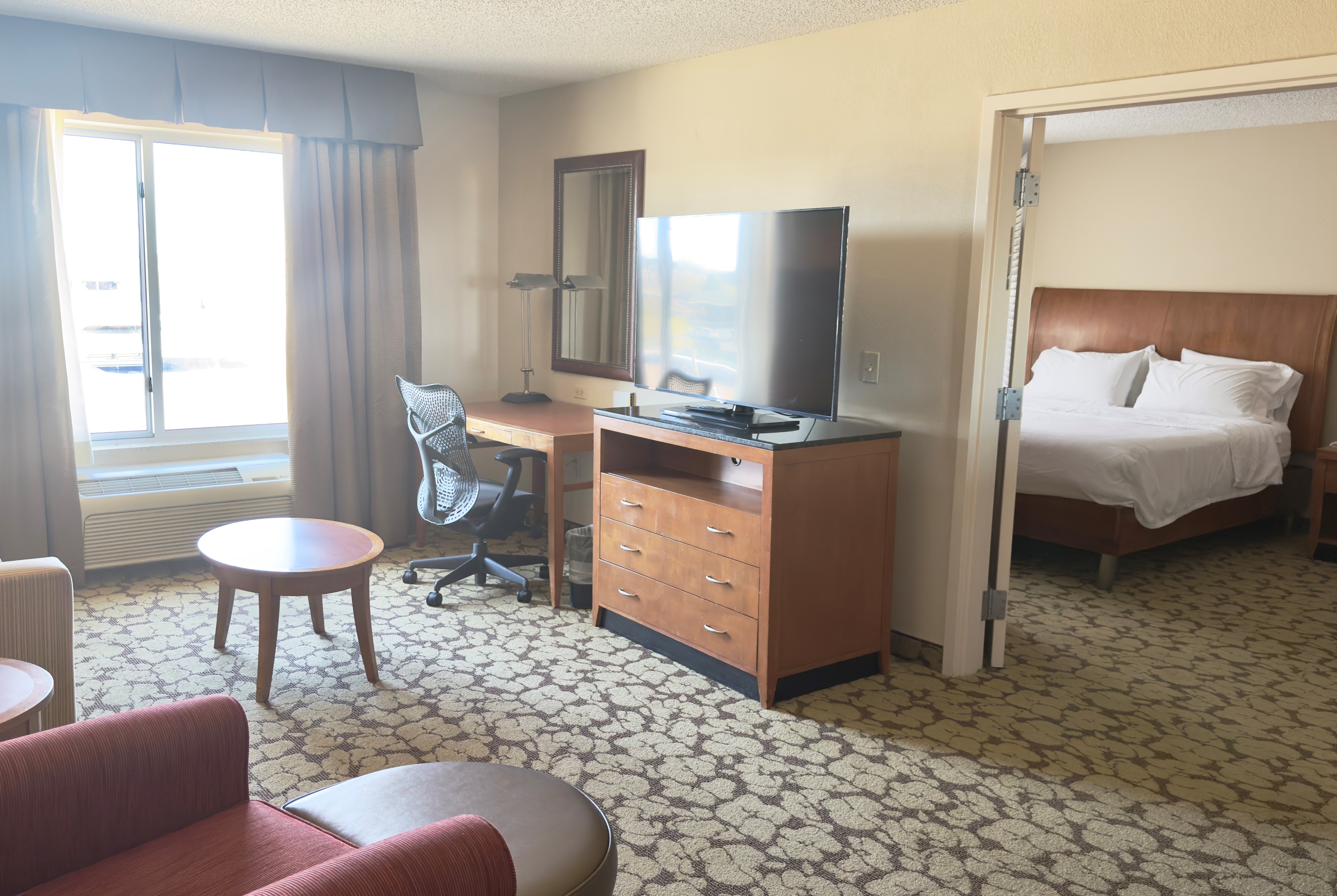 Guest room at the Wingate by Wyndham St. Paul/Oakdale/Woodbury in Oakdale, Minnesota