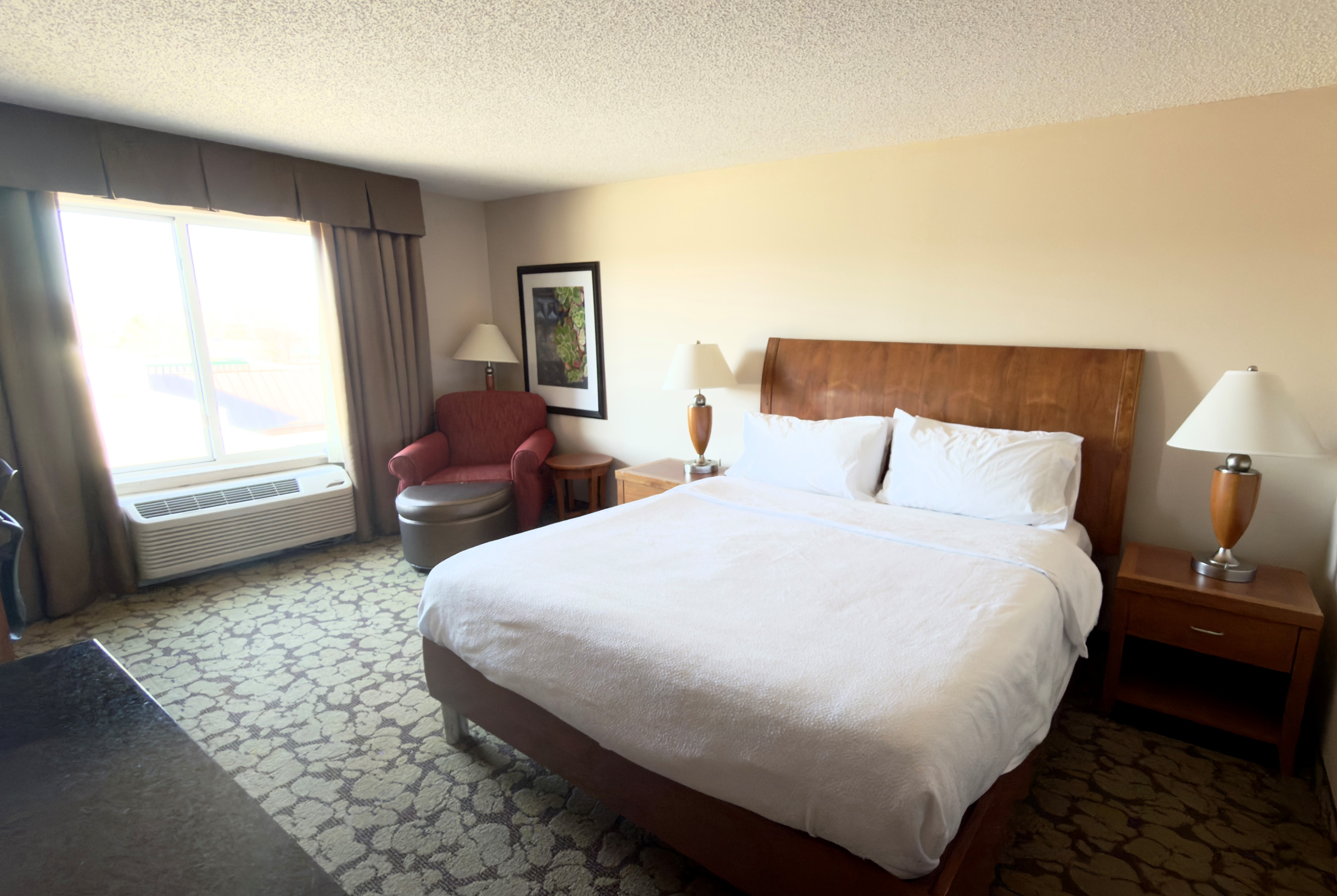 Guest room at the Wingate by Wyndham St. Paul/Oakdale/Woodbury in Oakdale, Minnesota