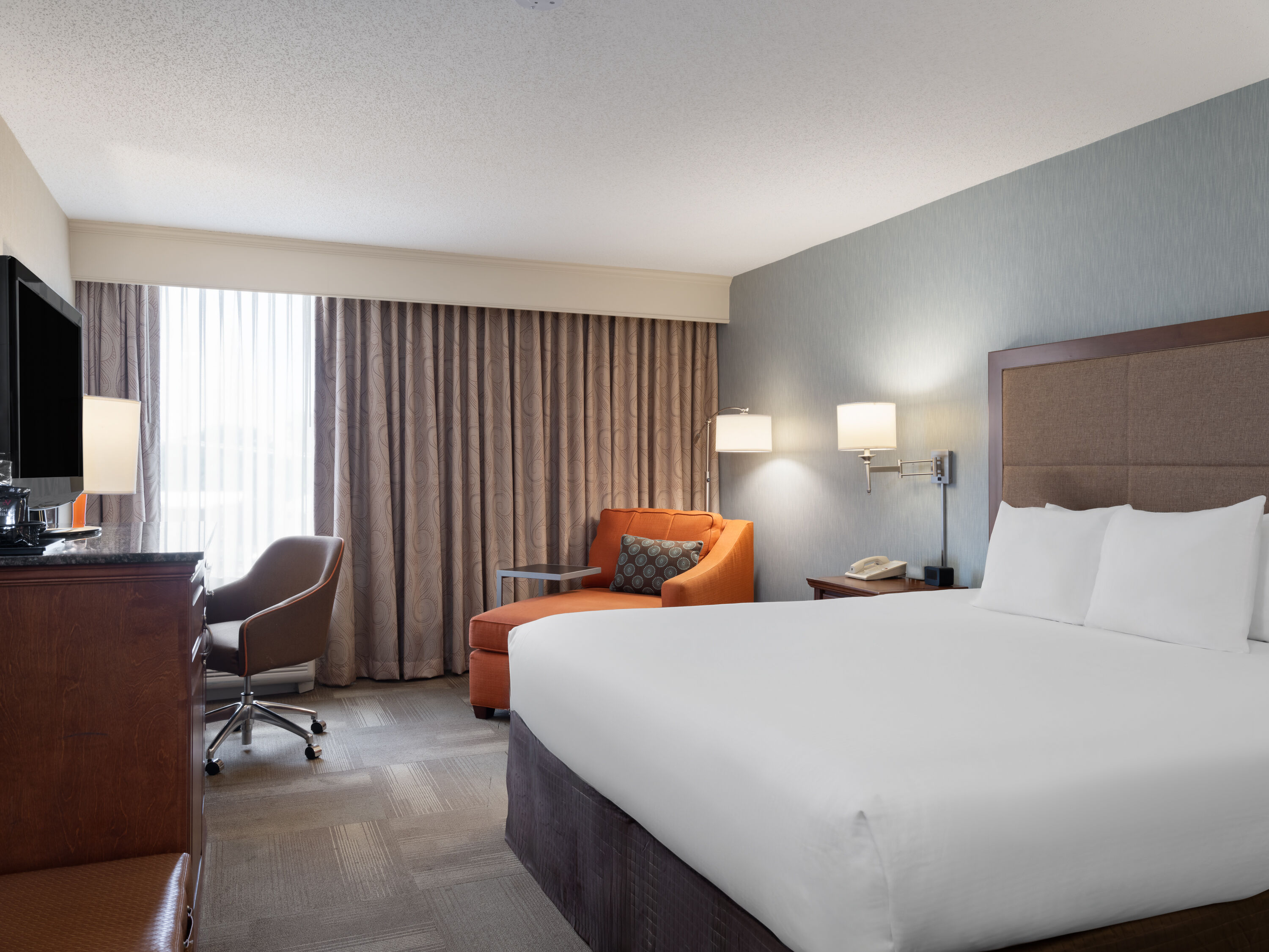 Guest room at the Wingate by Wyndham St. Louis Airport in Saint Ann, Missouri