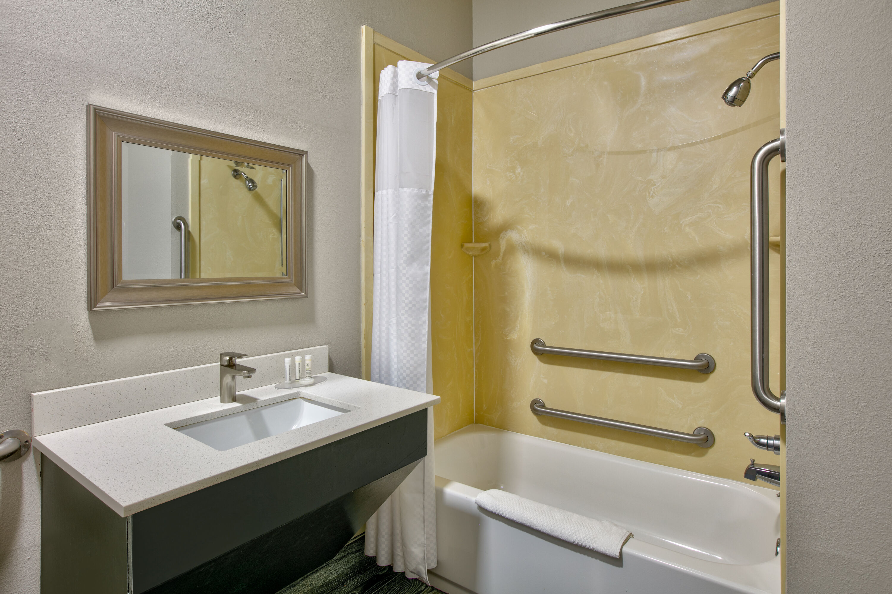 Guest room bath at the Wingate by Wyndham Biloxi/Ocean Springs in Biloxi, Mississippi