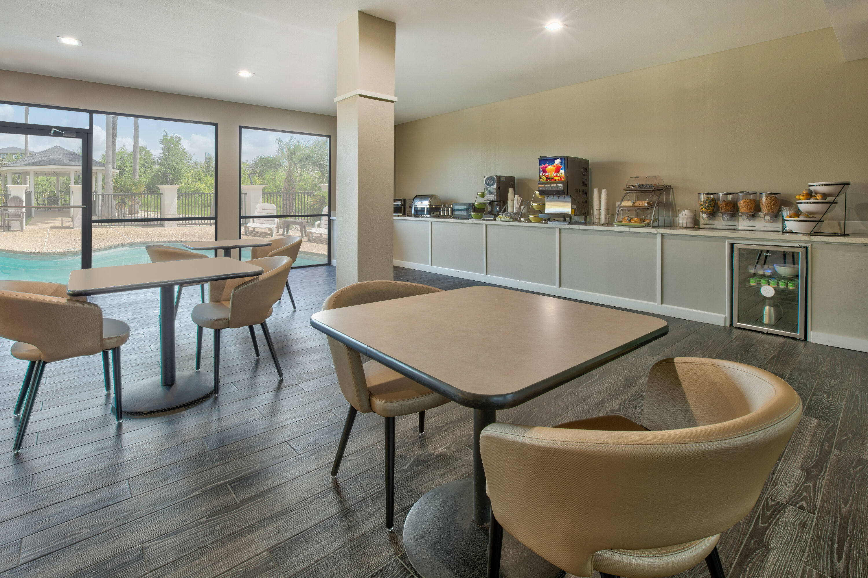 Wingate by Wyndham Biloxi/Ocean Springs restaurant breakfast area with seating in Biloxi, Mississippi