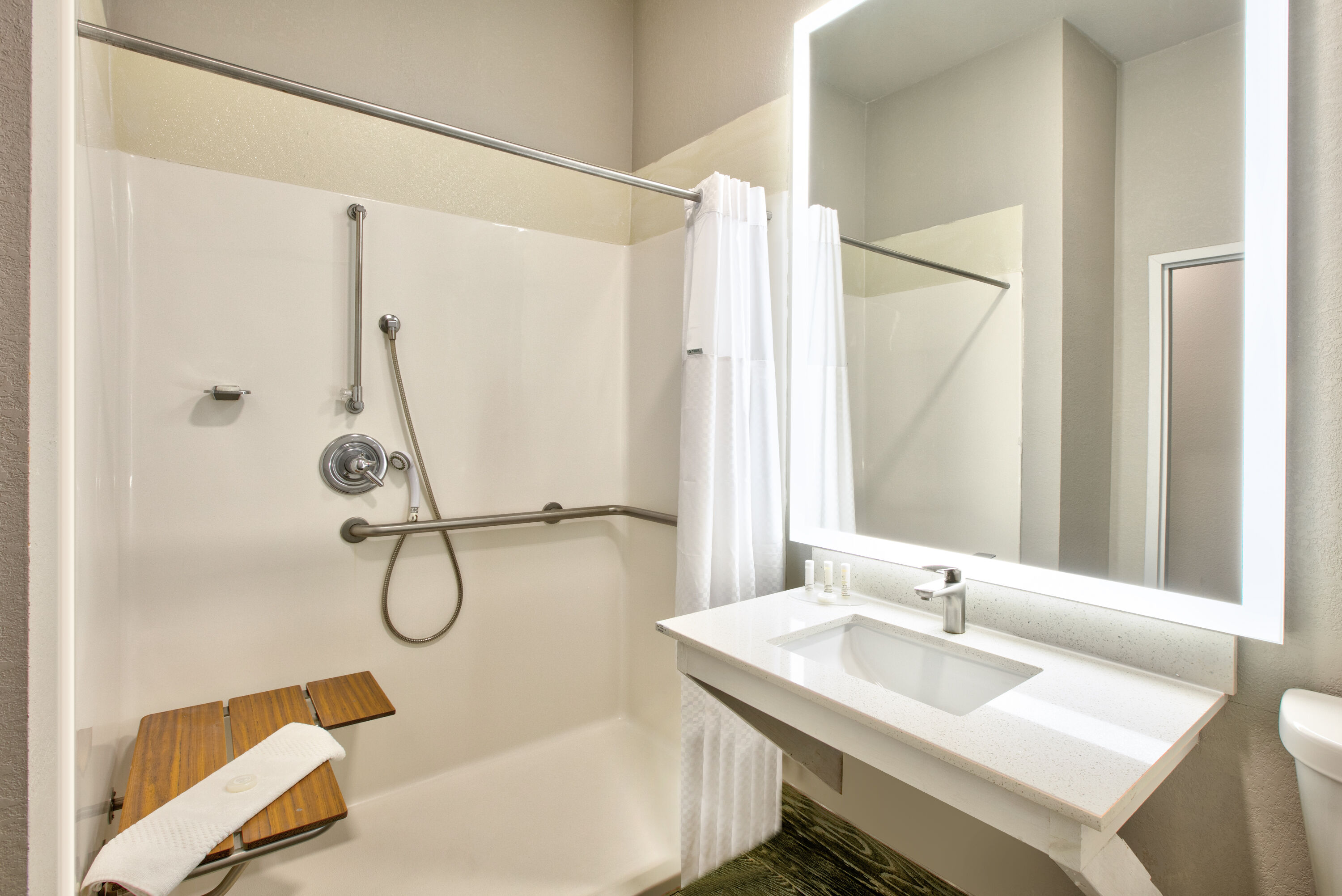 Guest room bath at the Wingate by Wyndham Biloxi/Ocean Springs in Biloxi, Mississippi