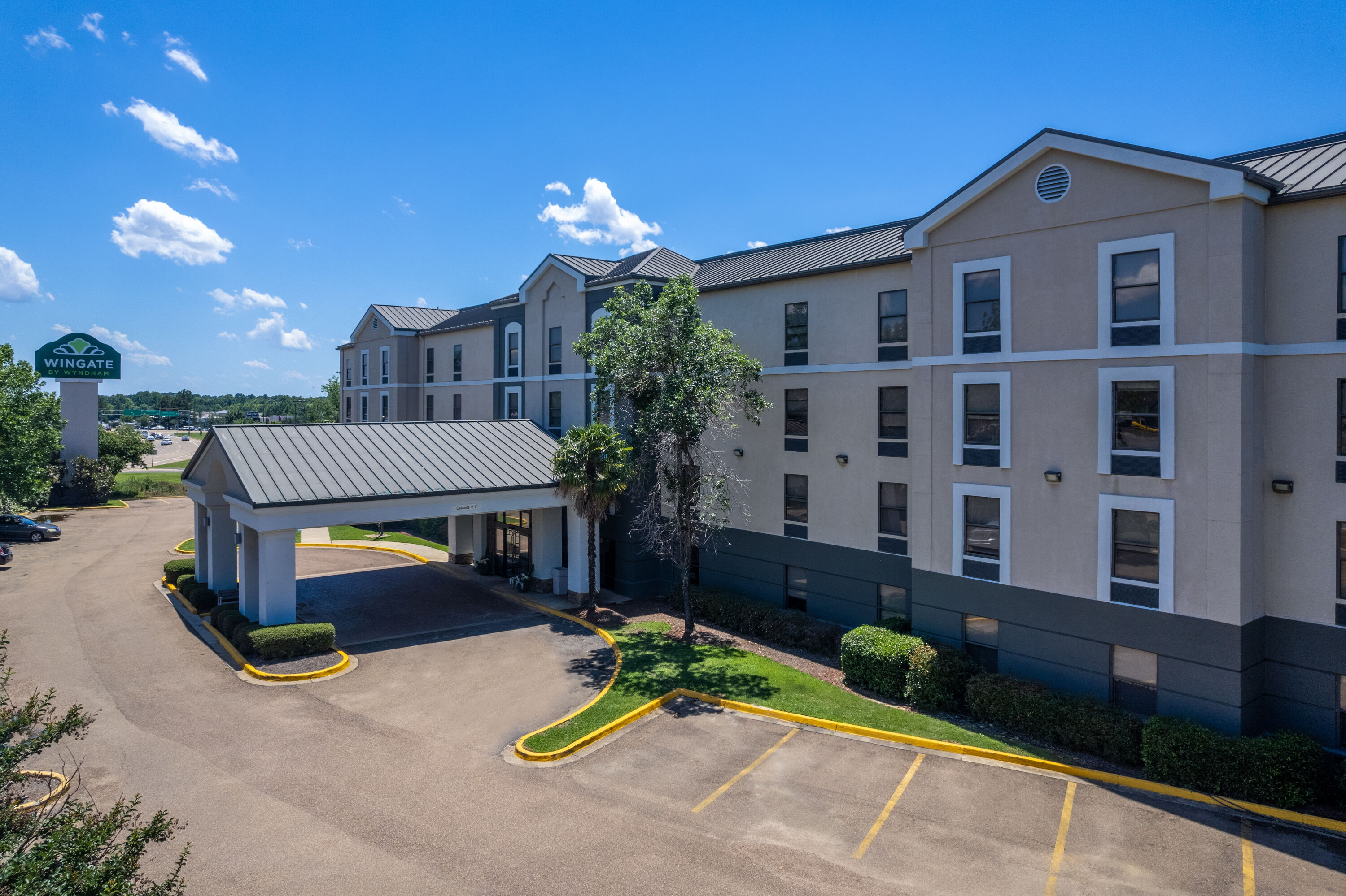 Exterior of Wingate by Wyndham Jackson/Ridgeland hotel in Ridgeland, Mississippi