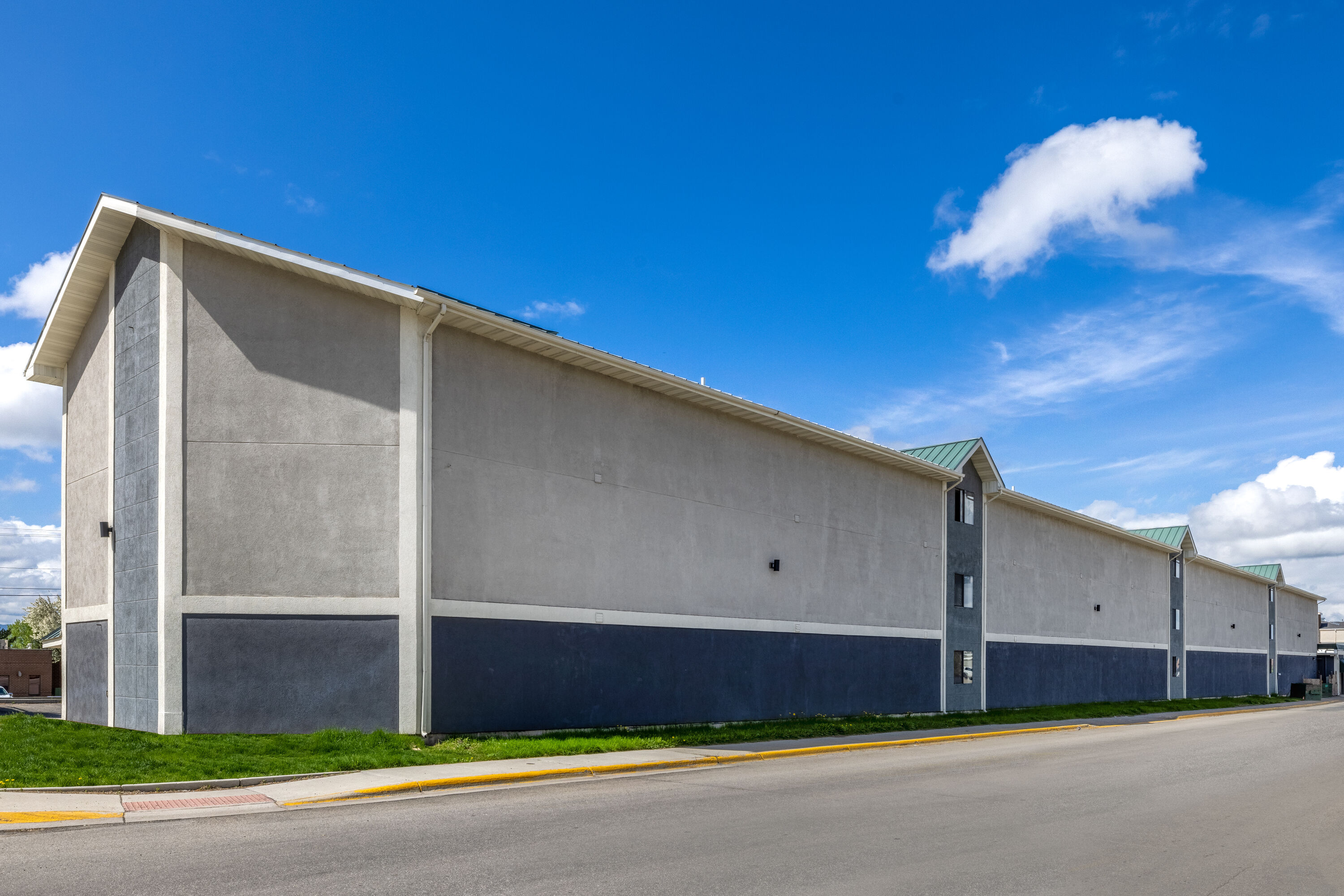 Exterior Day Image of Wingate by Wyndham Butte City Center I-15/I-90 hotel in Butte, Montana