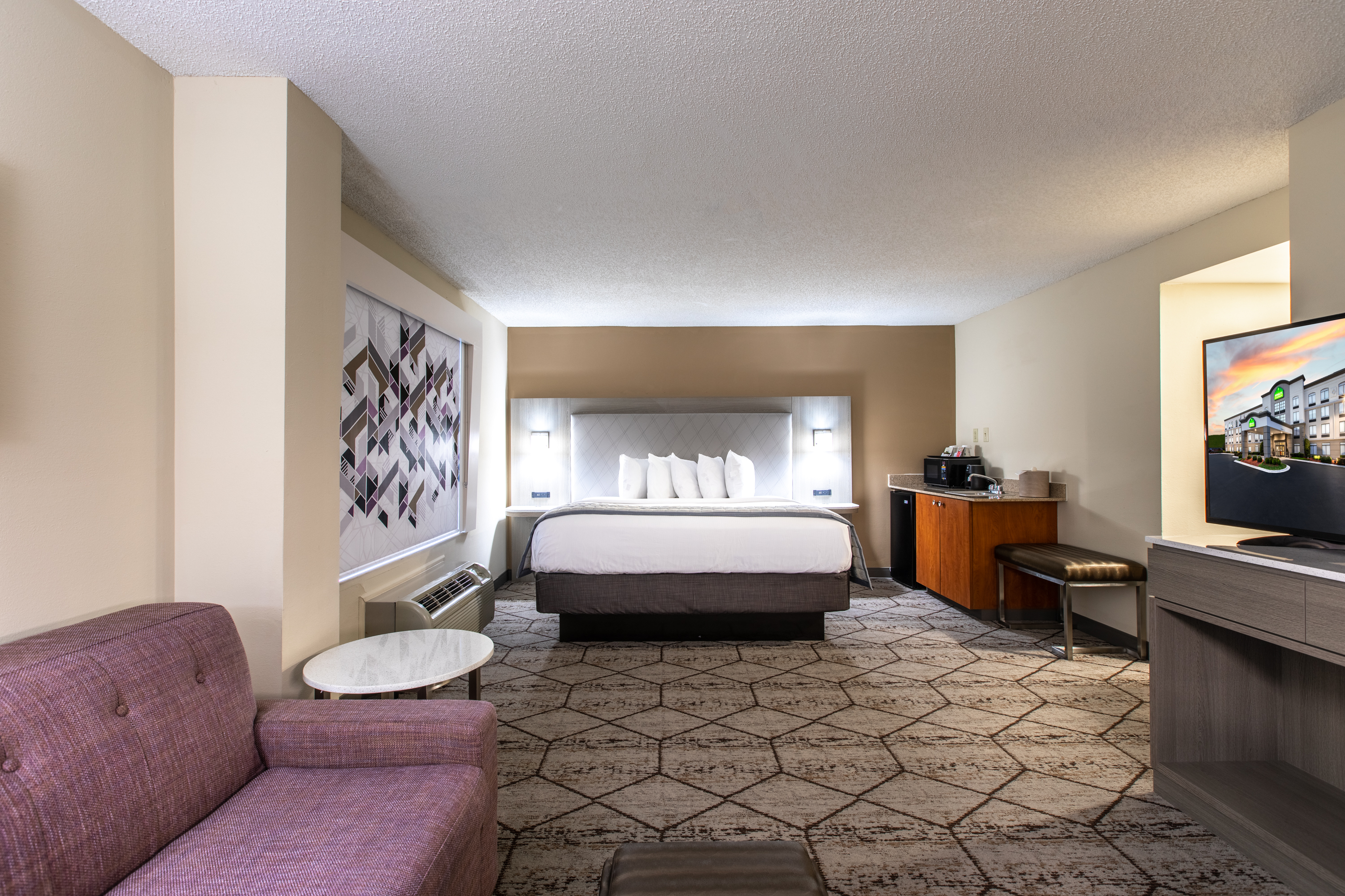 Guest room at the Wingate by Wyndham Charlotte Speedway/Concord in Concord, North Carolina