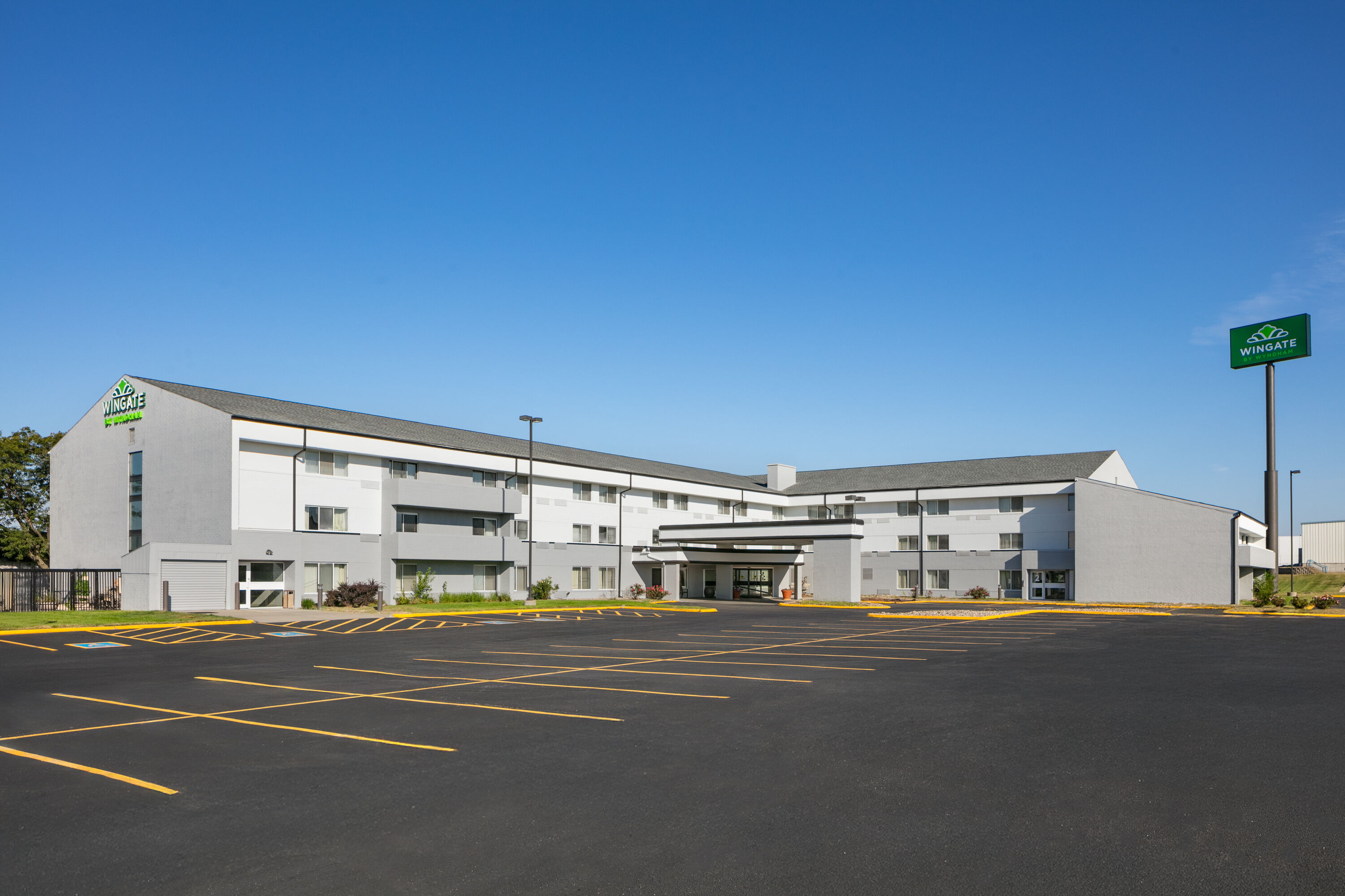 Exterior Day Image of Wingate by Wyndham Lincoln Airport East I-80 hotel in Lincoln, Nebraska