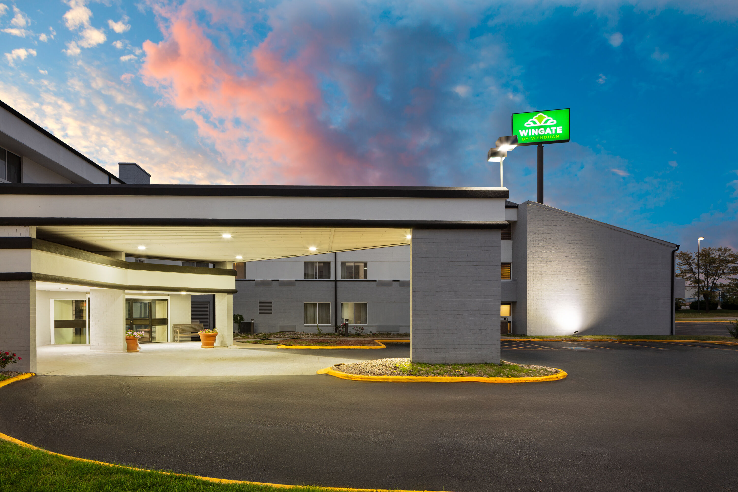 Exterior Dusk Image of Wingate by Wyndham Lincoln Airport East I-80 hotel in Lincoln, Nebraska