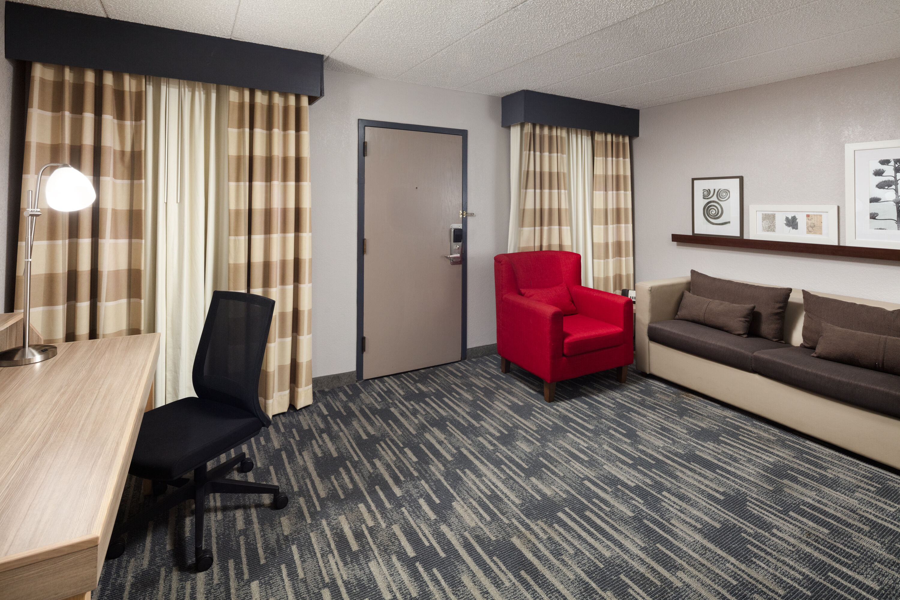 Wingate by Wyndham Lincoln Airport East I-80 suite in Lincoln, Nebraska