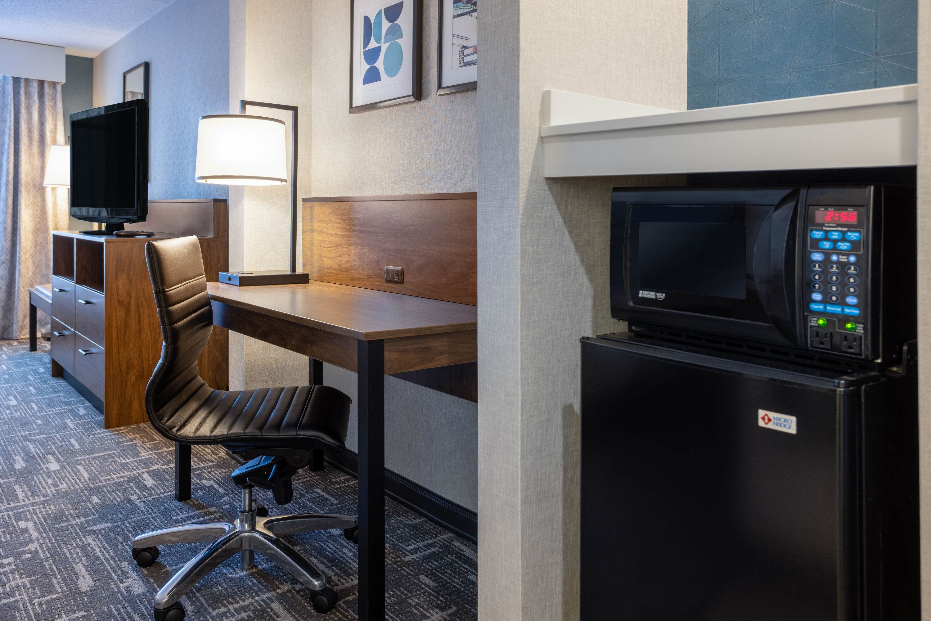 Guest room at the Wingate by Wyndham Vineland/Millville in Vineland, New Jersey