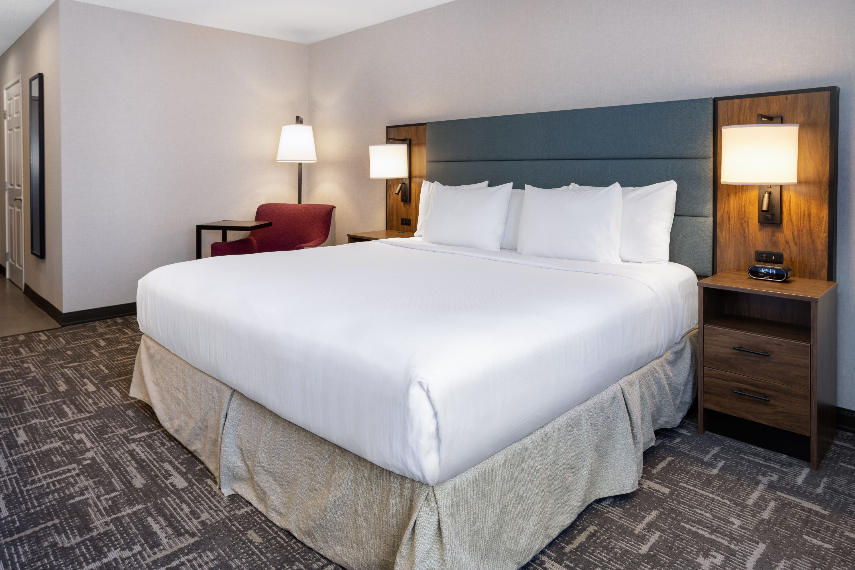 Guest room at the Wingate by Wyndham Vineland/Millville in Vineland, New Jersey