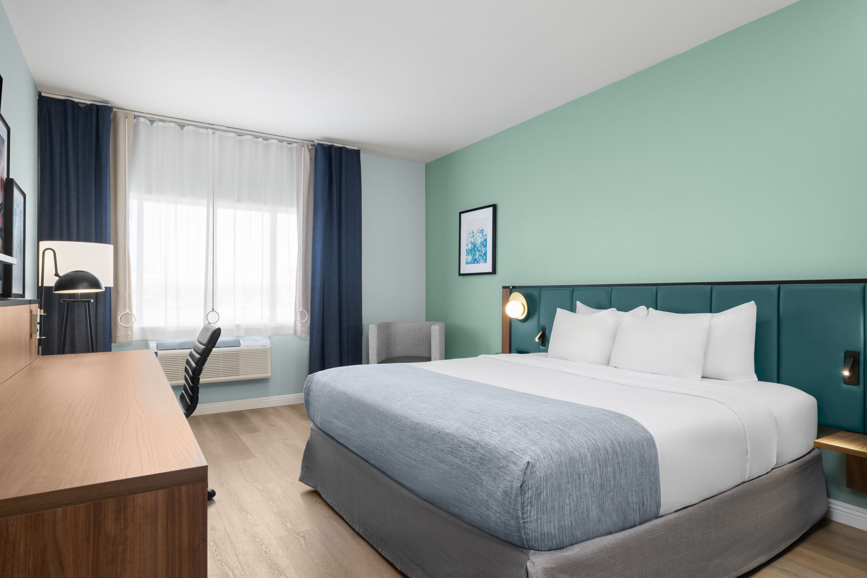 Guest room at the Wingate by Wyndham Farmington NM in Farmington, New Mexico