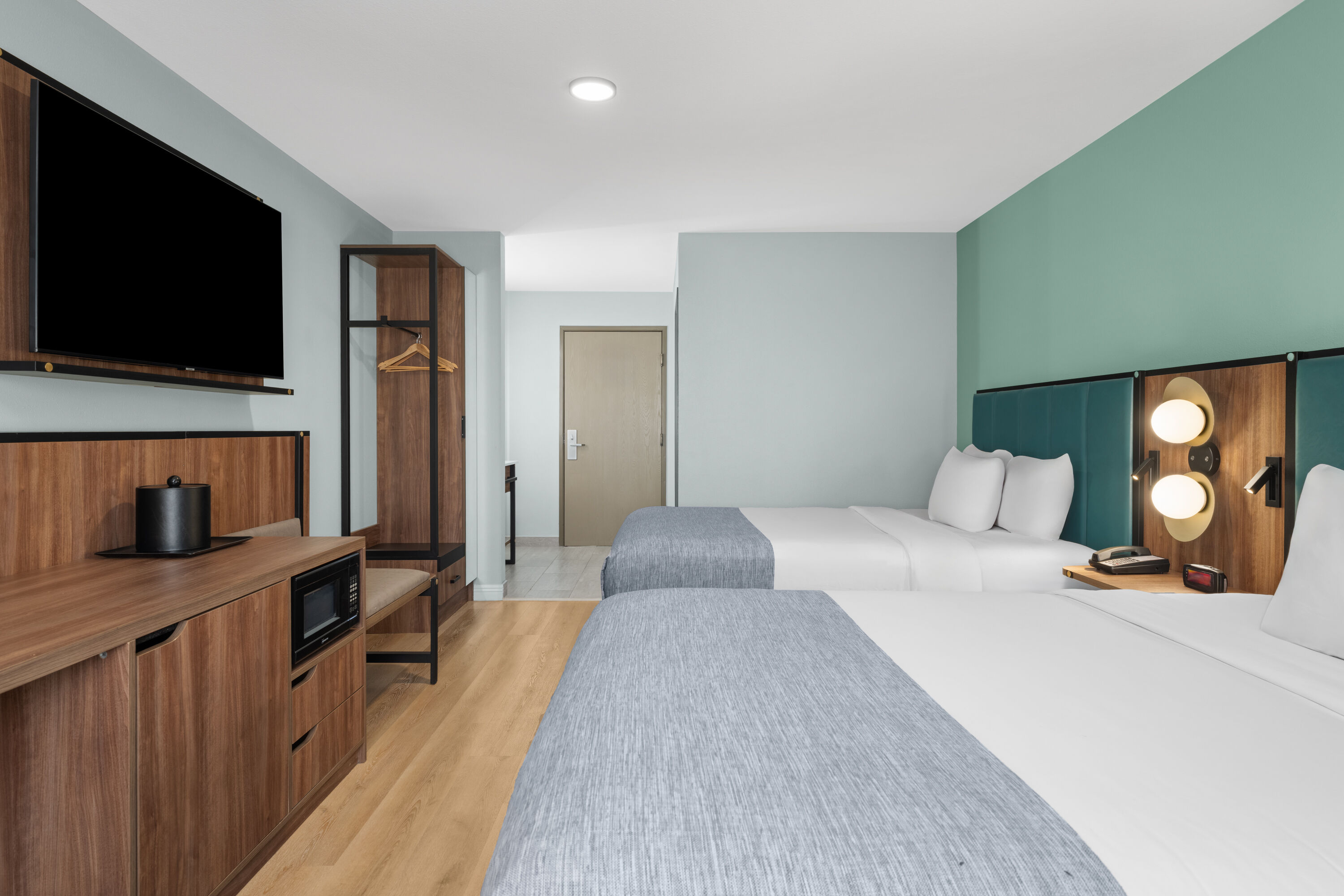 Guest room at the Wingate by Wyndham Farmington NM in Farmington, New Mexico