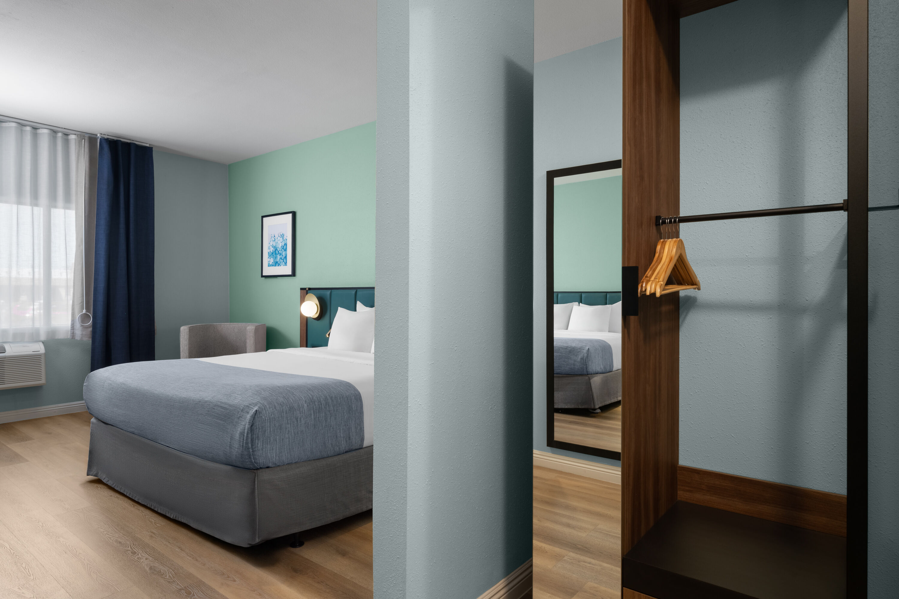 Guest room at the Wingate by Wyndham Farmington NM in Farmington, New Mexico