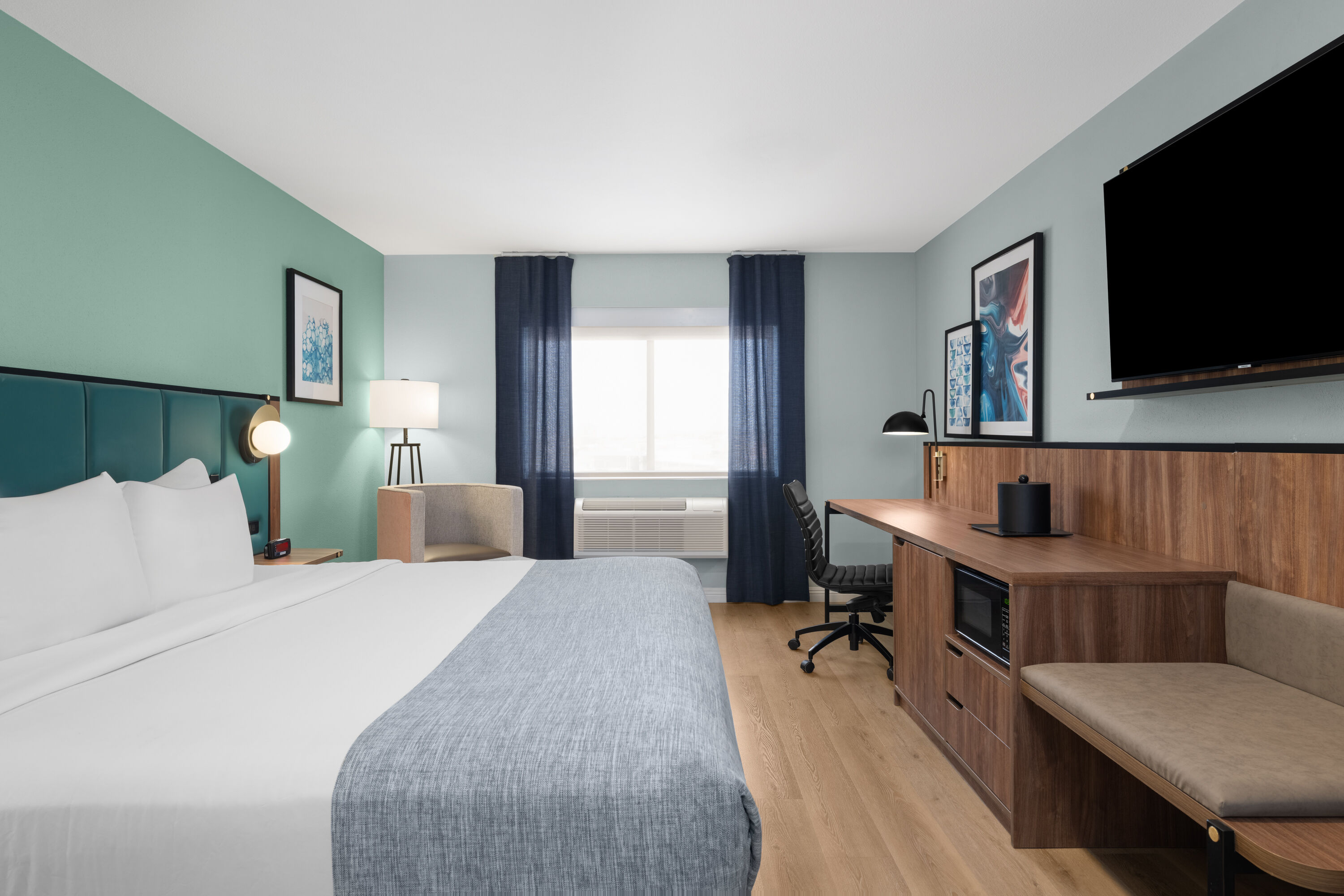 Guest room at the Wingate by Wyndham Farmington NM in Farmington, New Mexico