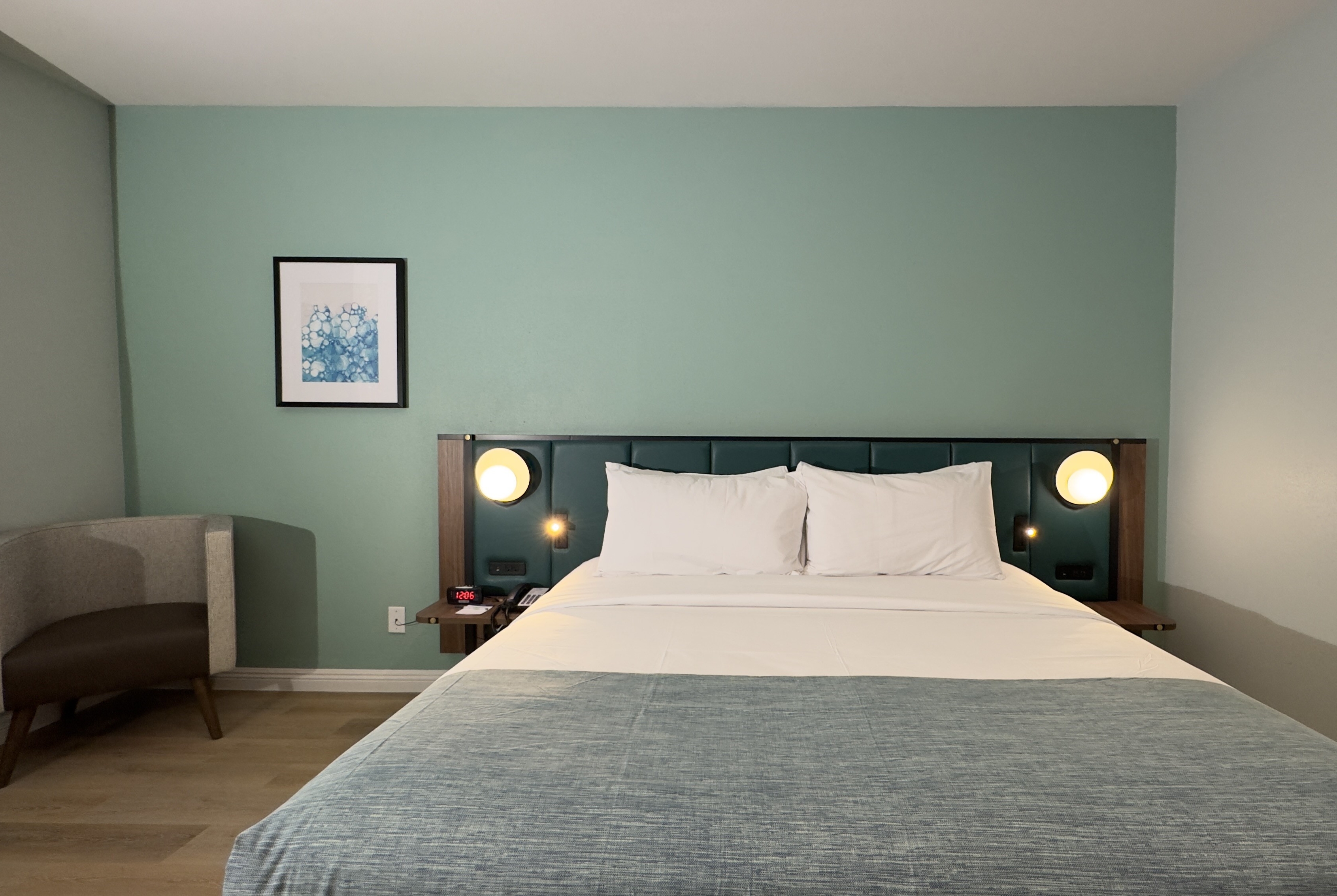 Guest room at the Wingate by Wyndham Farmington NM in Farmington, New Mexico