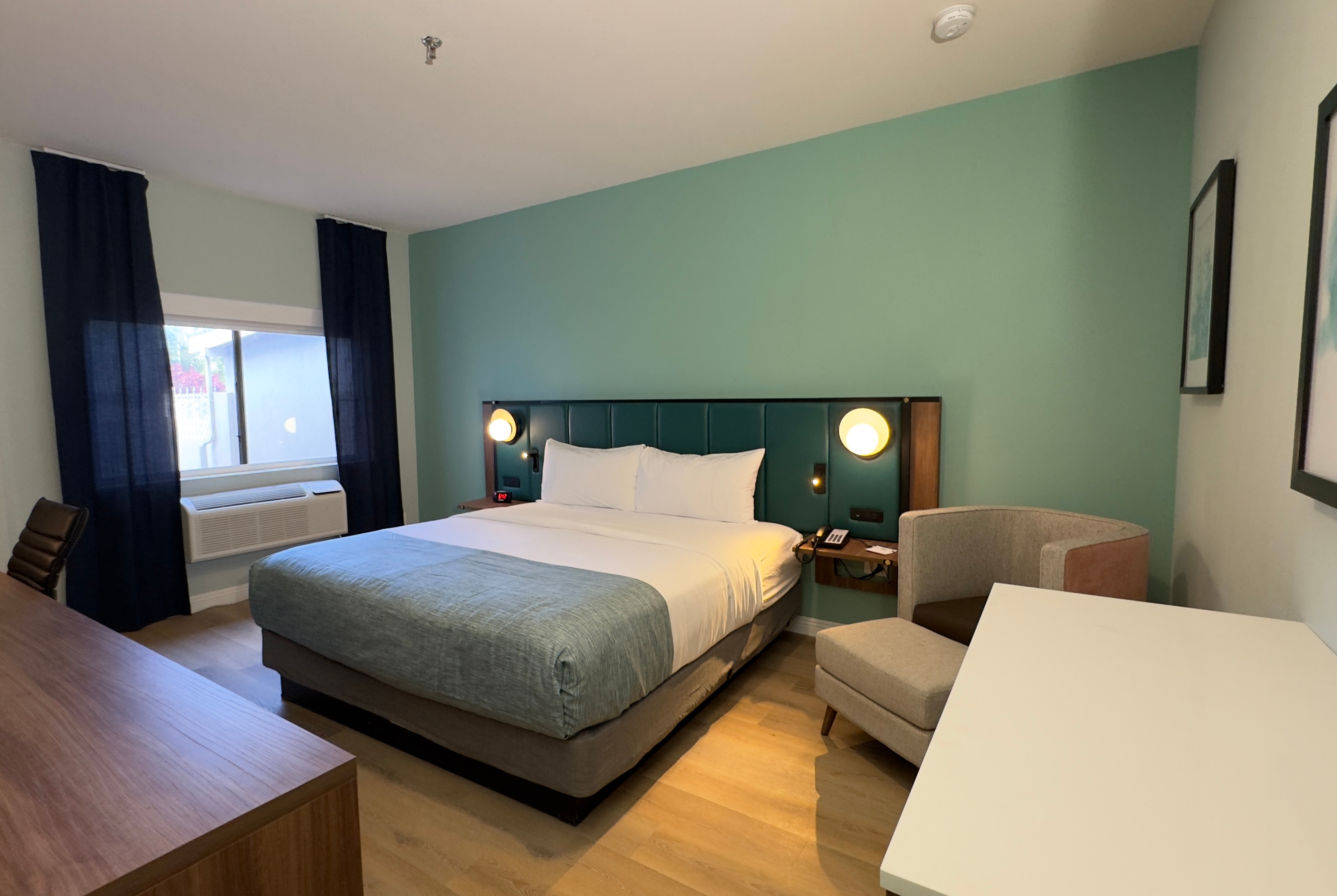 Guest room at the Wingate by Wyndham Farmington NM in Farmington, New Mexico