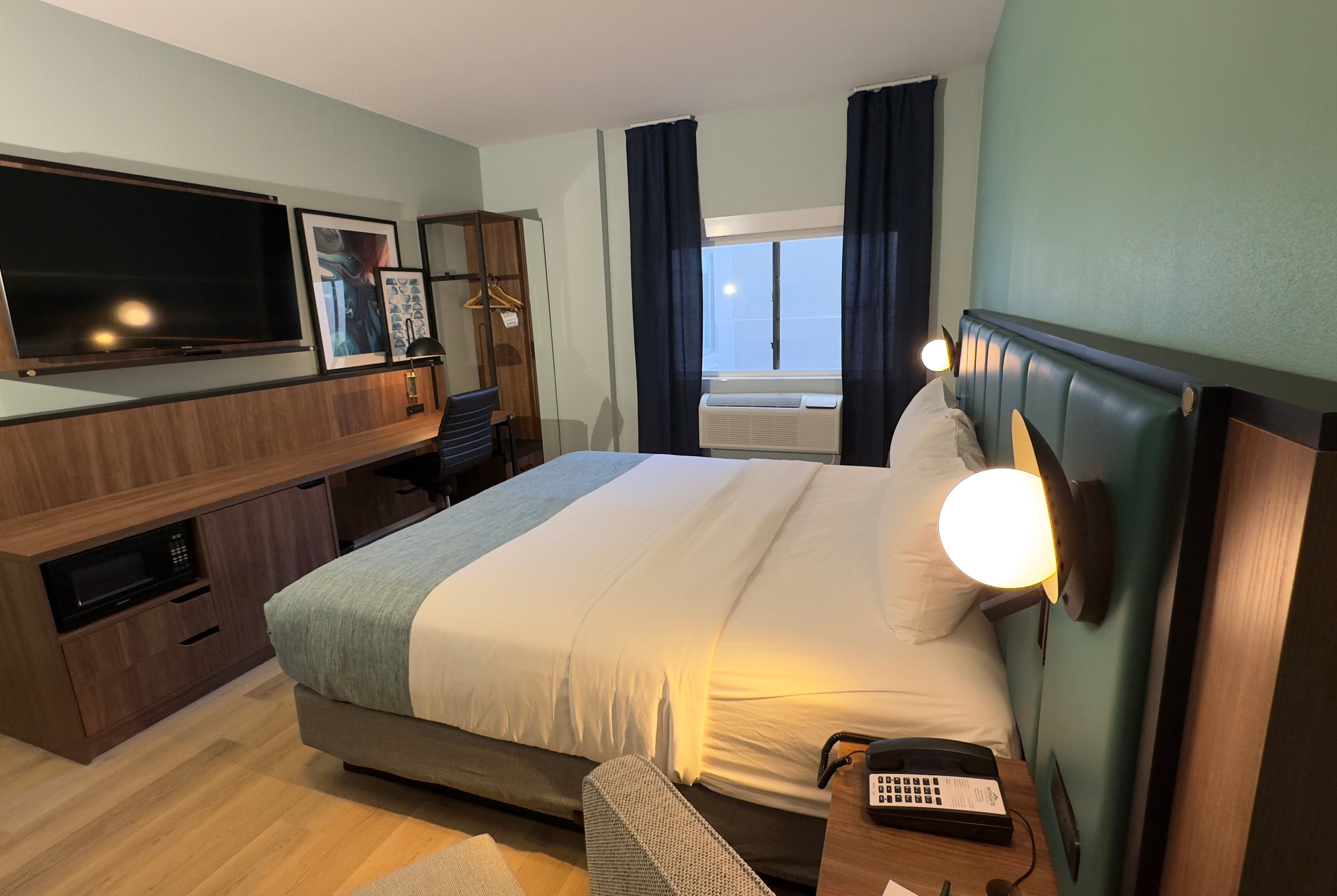 Guest room at the Wingate by Wyndham Farmington NM in Farmington, New Mexico