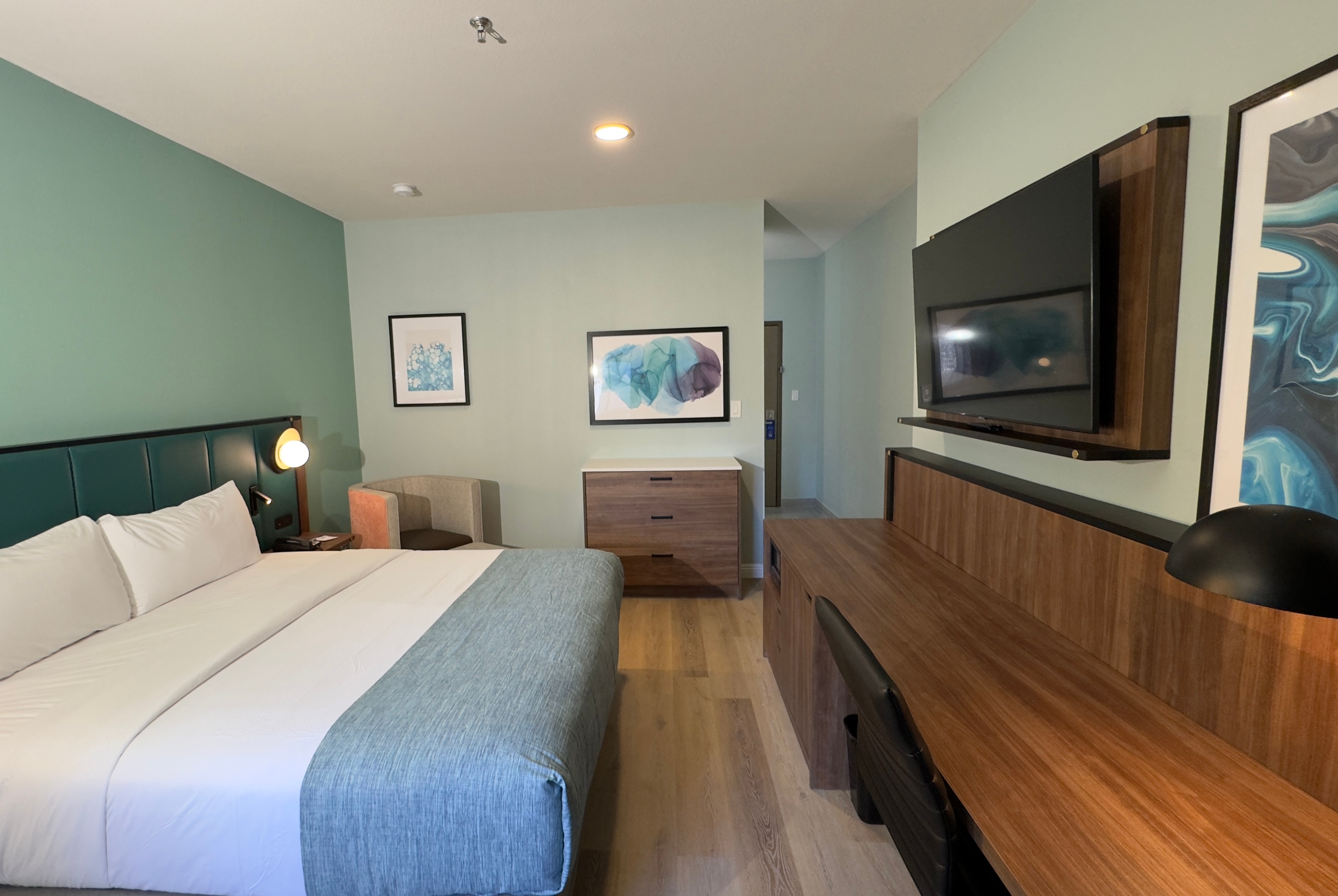 Guest room at the Wingate by Wyndham Farmington NM in Farmington, New Mexico