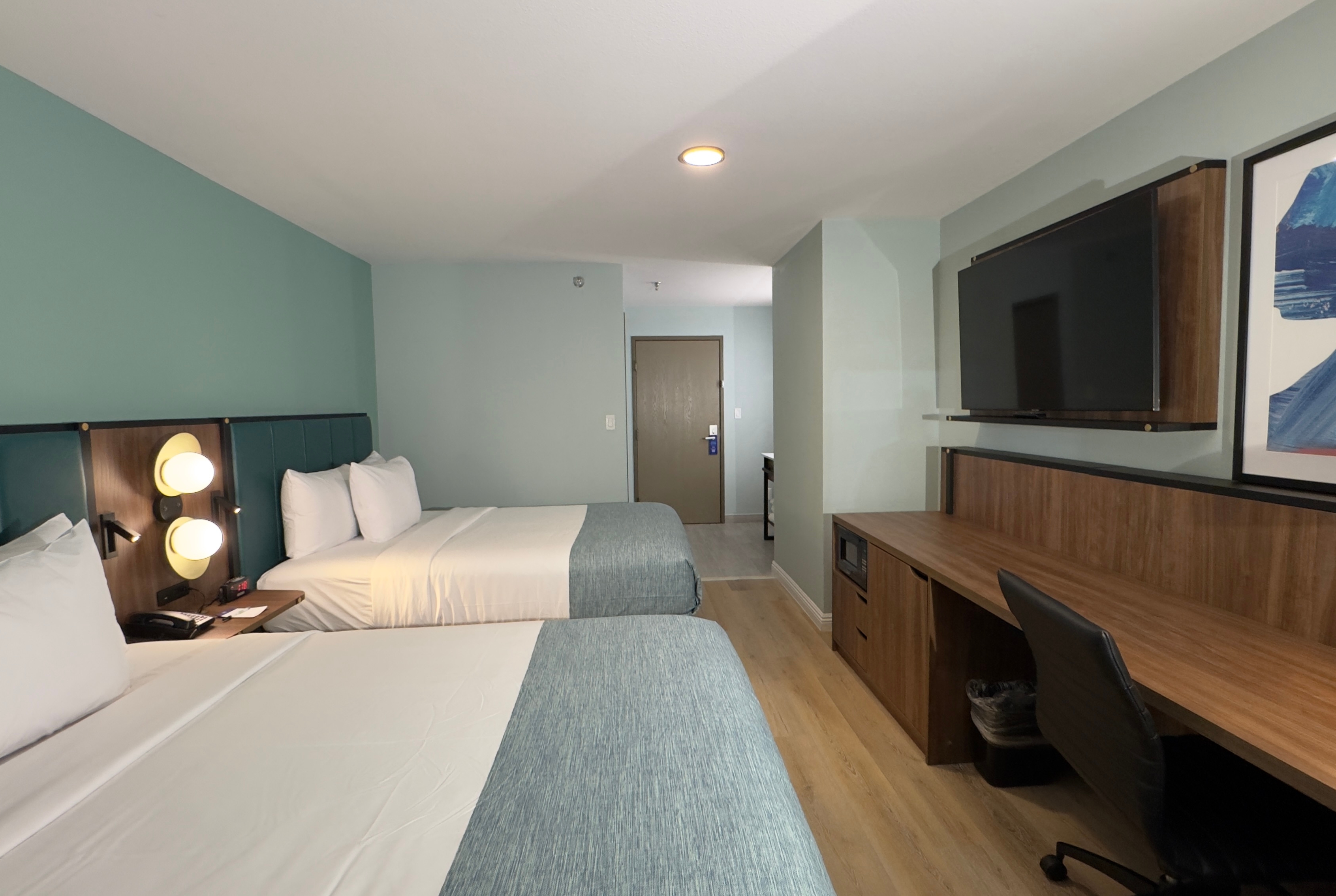 Guest room at the Wingate by Wyndham Farmington NM in Farmington, New Mexico