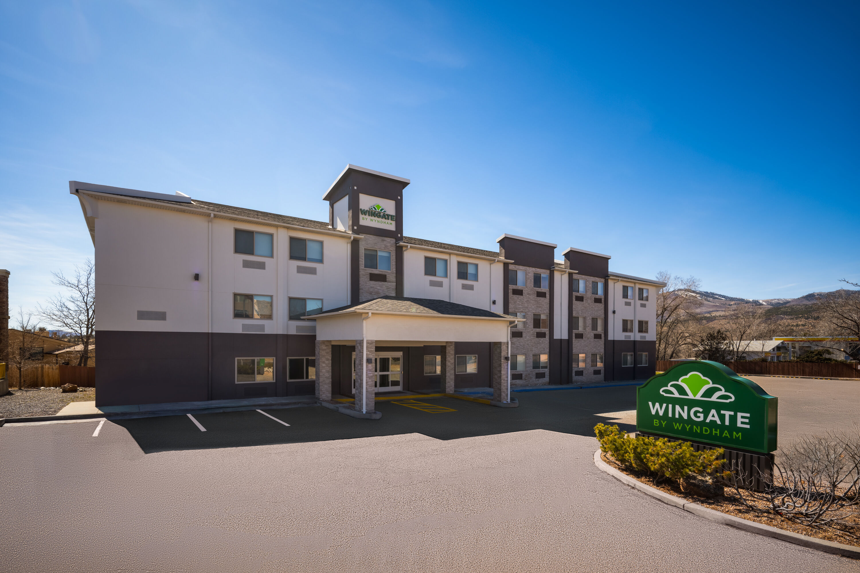 Exterior Day Image of Wingate by Wyndham Los Alamos hotel in Los Alamos, New Mexico