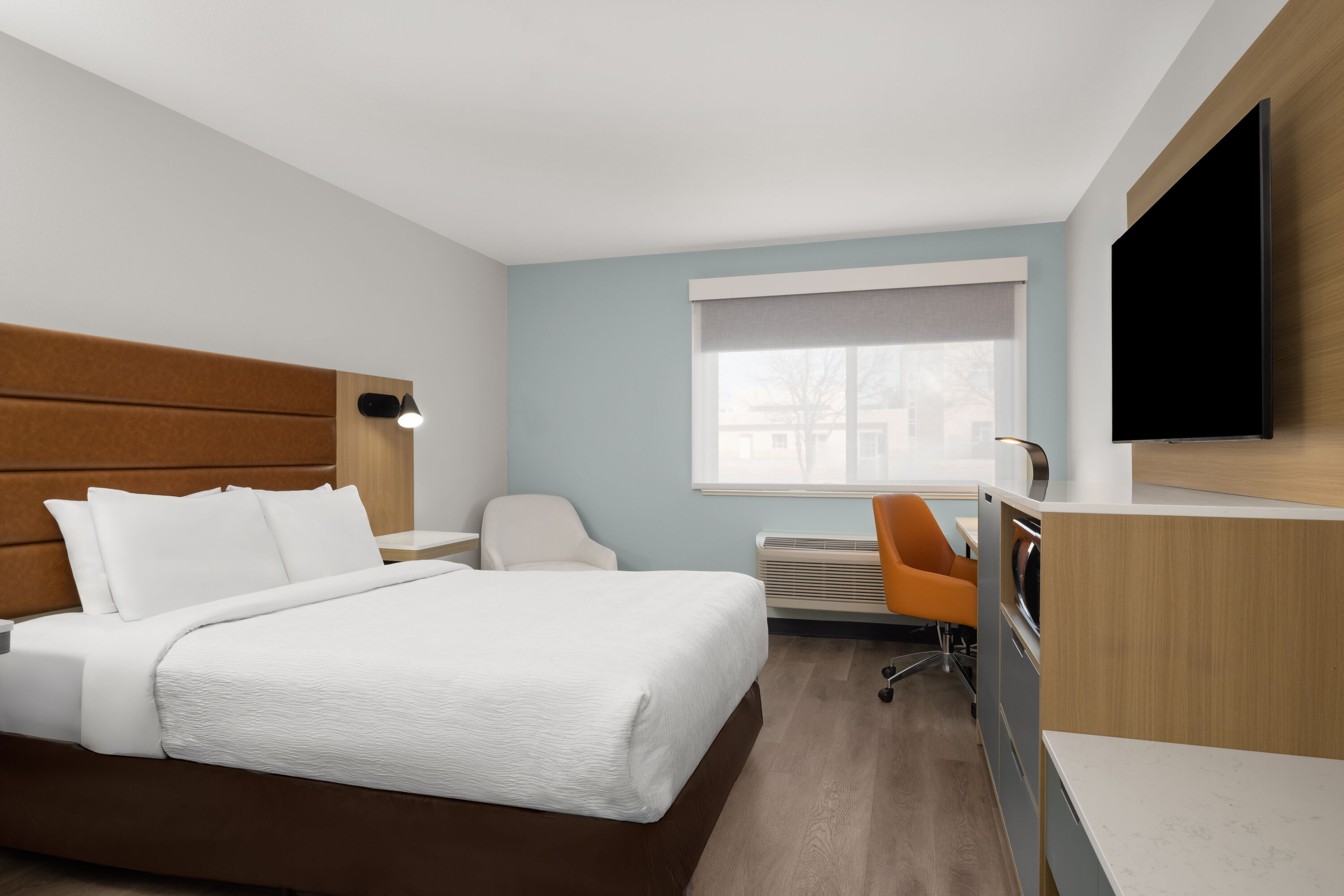 Guest room at the Wingate by Wyndham Los Alamos in Los Alamos, New Mexico