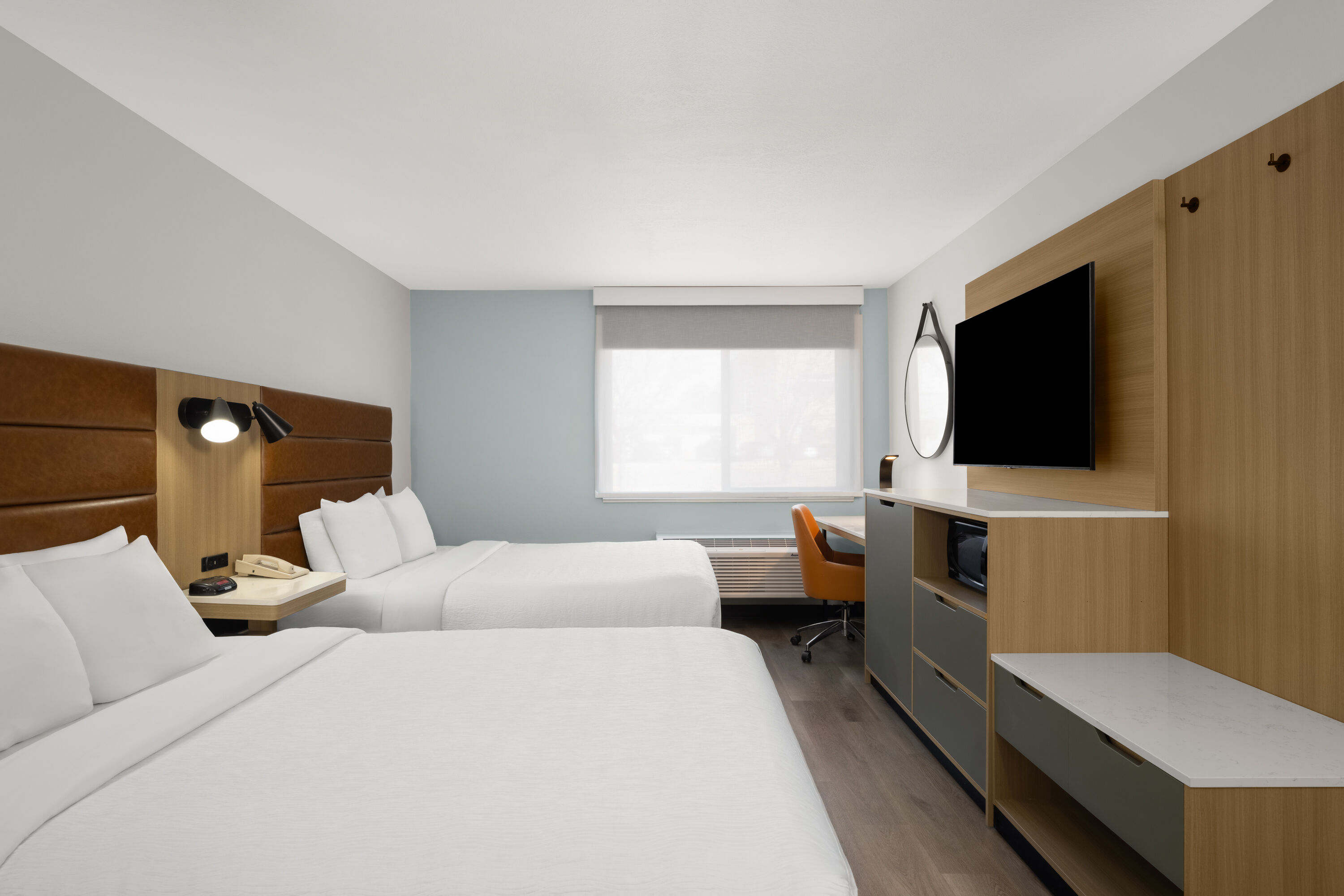 Guest room at the Wingate by Wyndham Los Alamos in Los Alamos, New Mexico