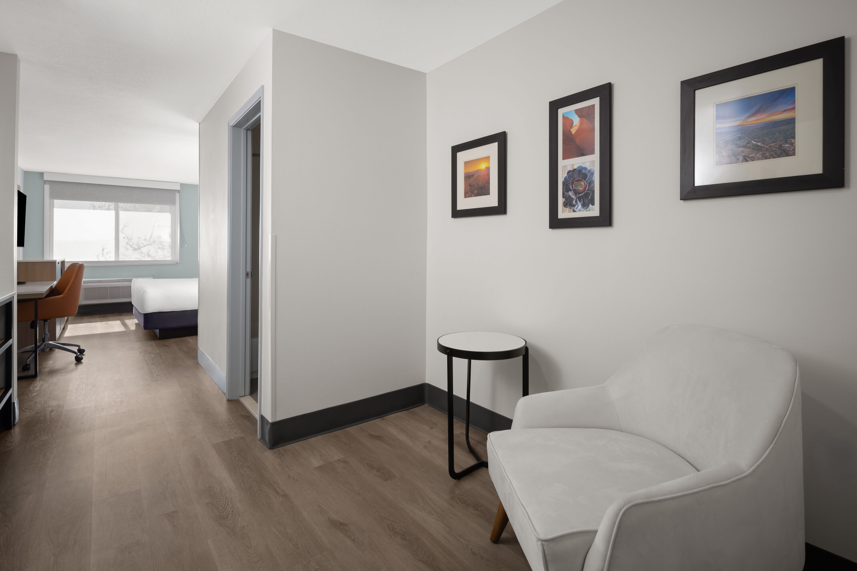 Guest room at the Wingate by Wyndham Los Alamos in Los Alamos, New Mexico