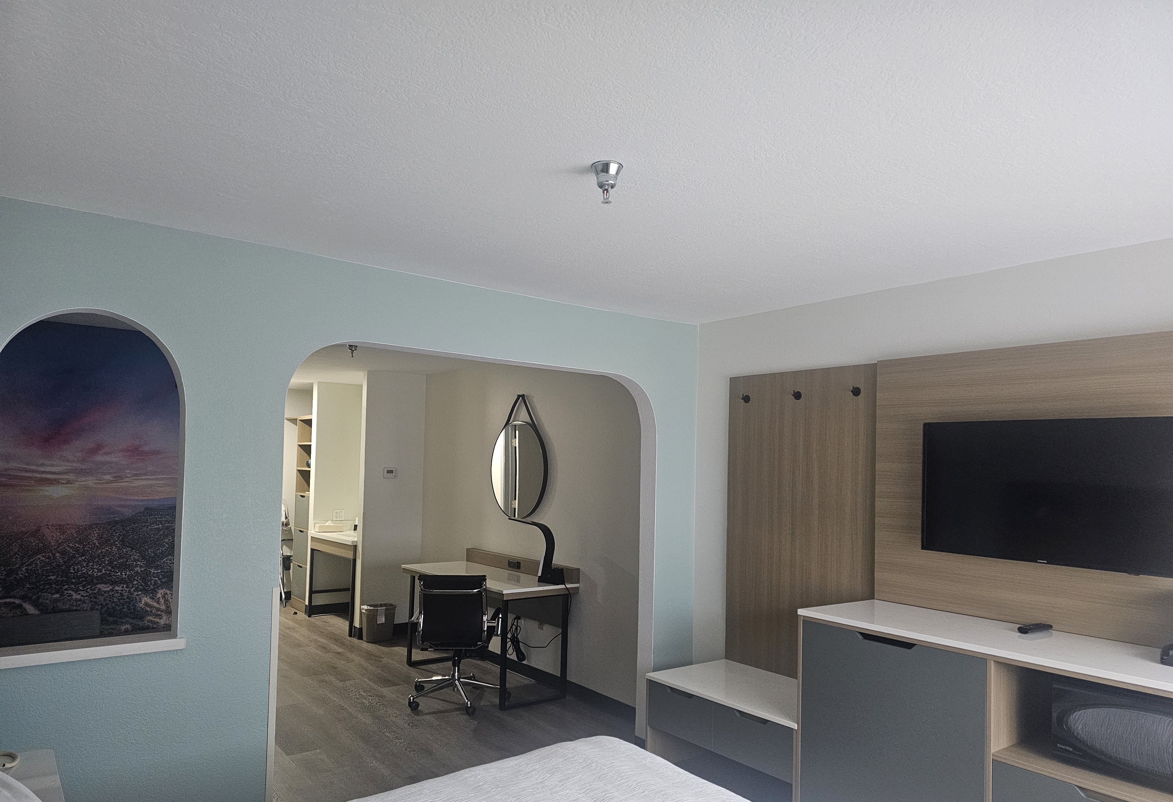 Guest room at the Wingate by Wyndham Los Alamos in Los Alamos, New Mexico