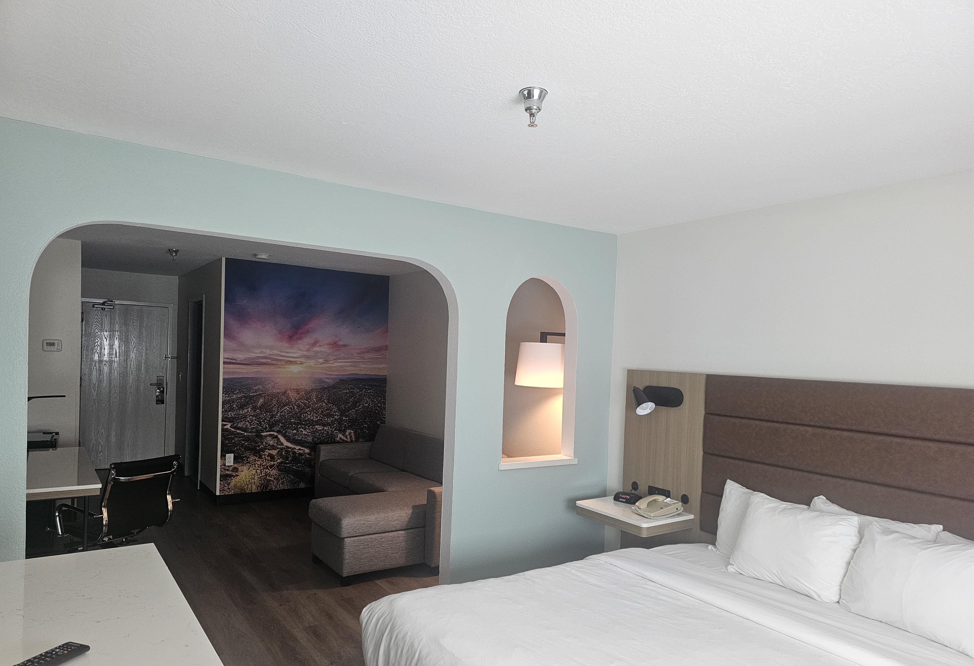 Guest room at the Wingate by Wyndham Los Alamos in Los Alamos, New Mexico