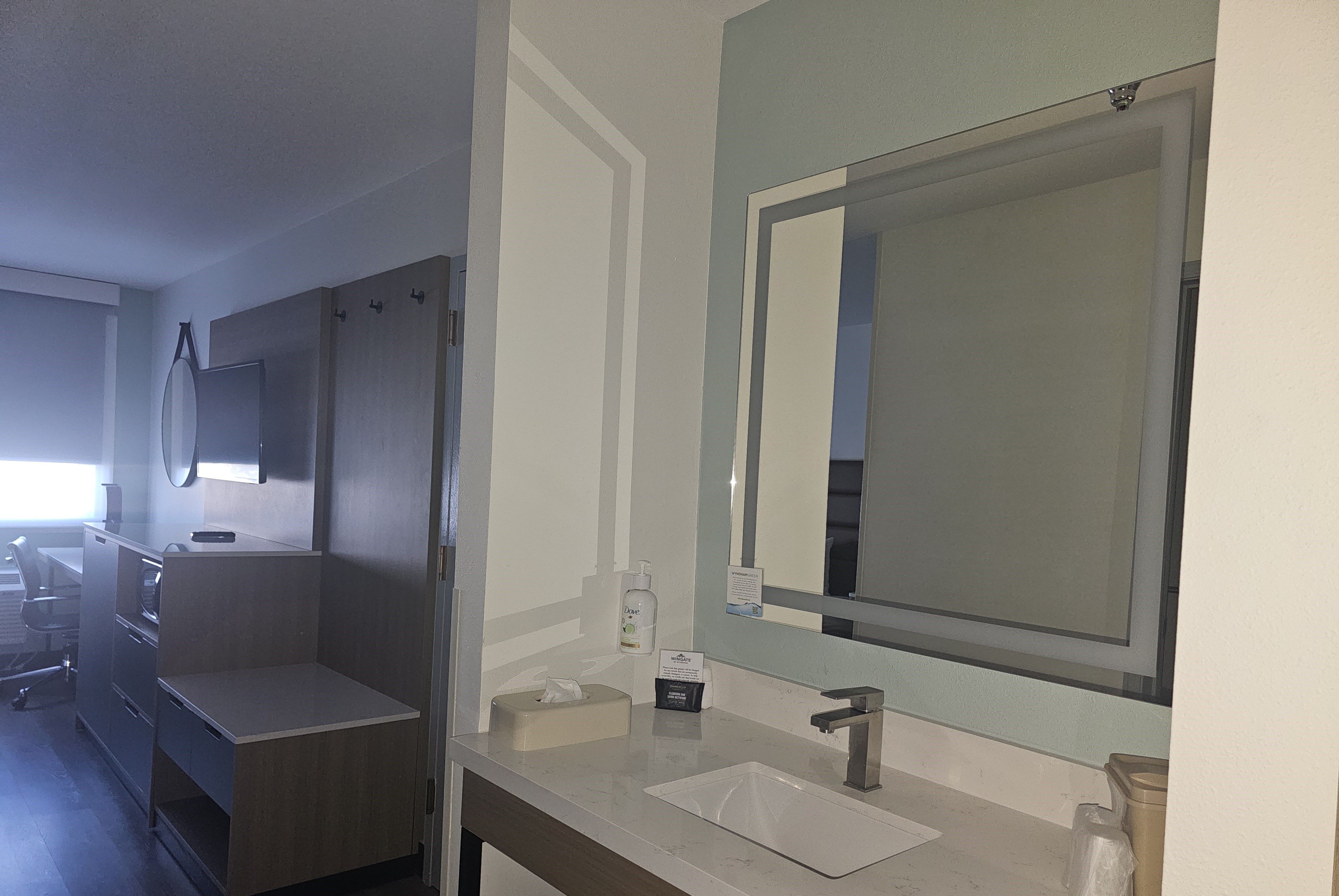 Guest room at the Wingate by Wyndham Los Alamos in Los Alamos, New Mexico