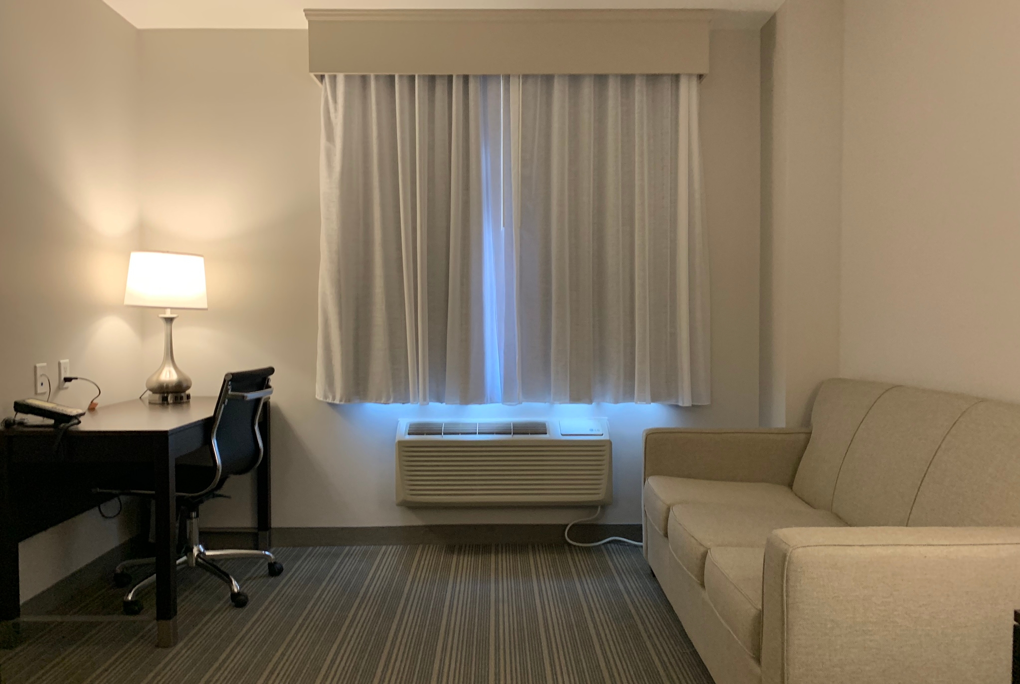Guest room at the Wingate by Wyndham JFK Airport / Far Rockaway in Far Rockaway, New York