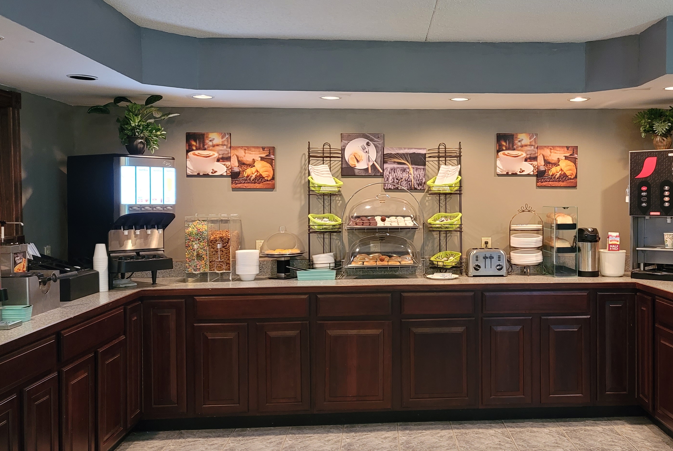 Free breakfast at Wingate by Wyndham Lake George in Lake George, New York