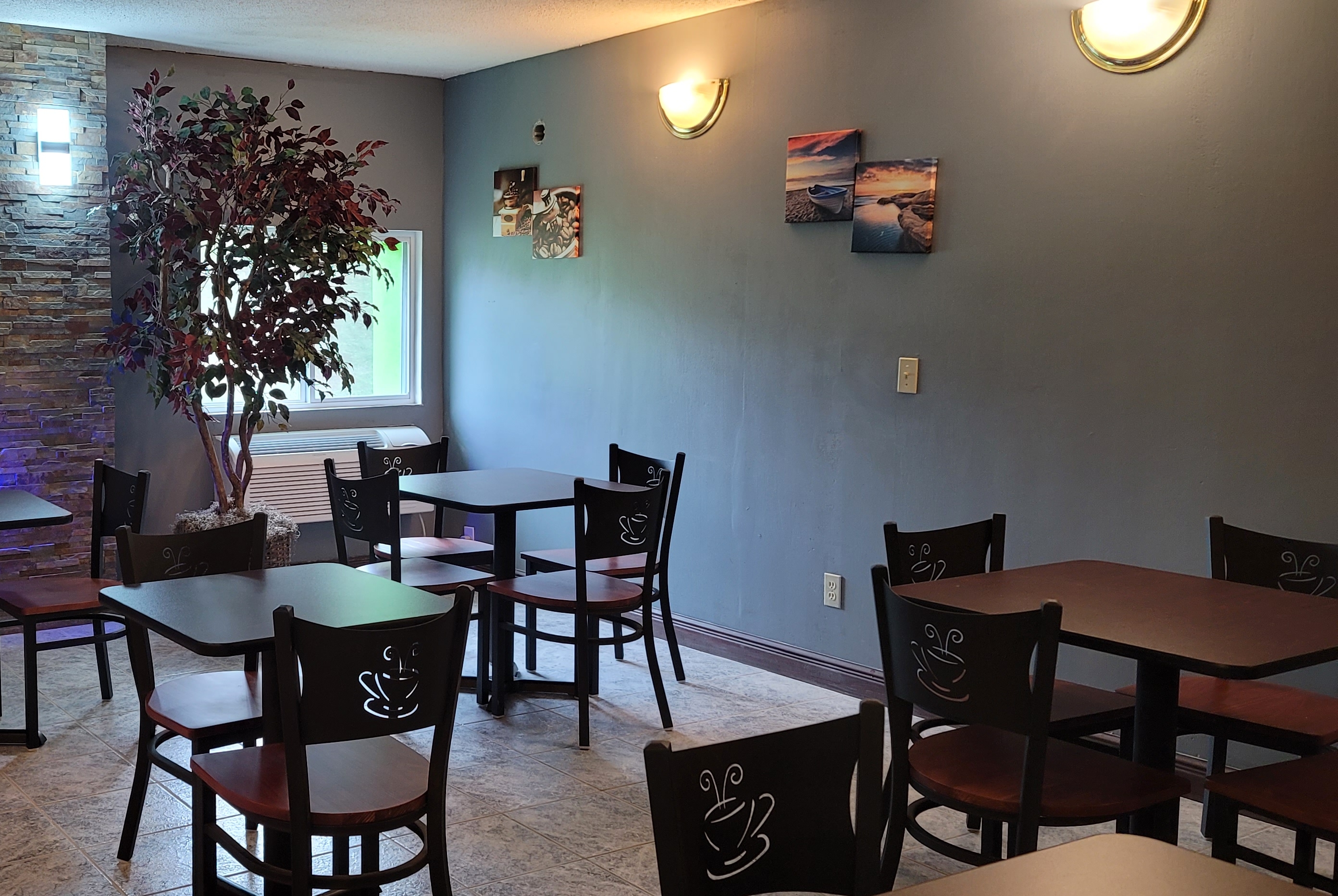 Free breakfast at Wingate by Wyndham Lake George in Lake George, New York