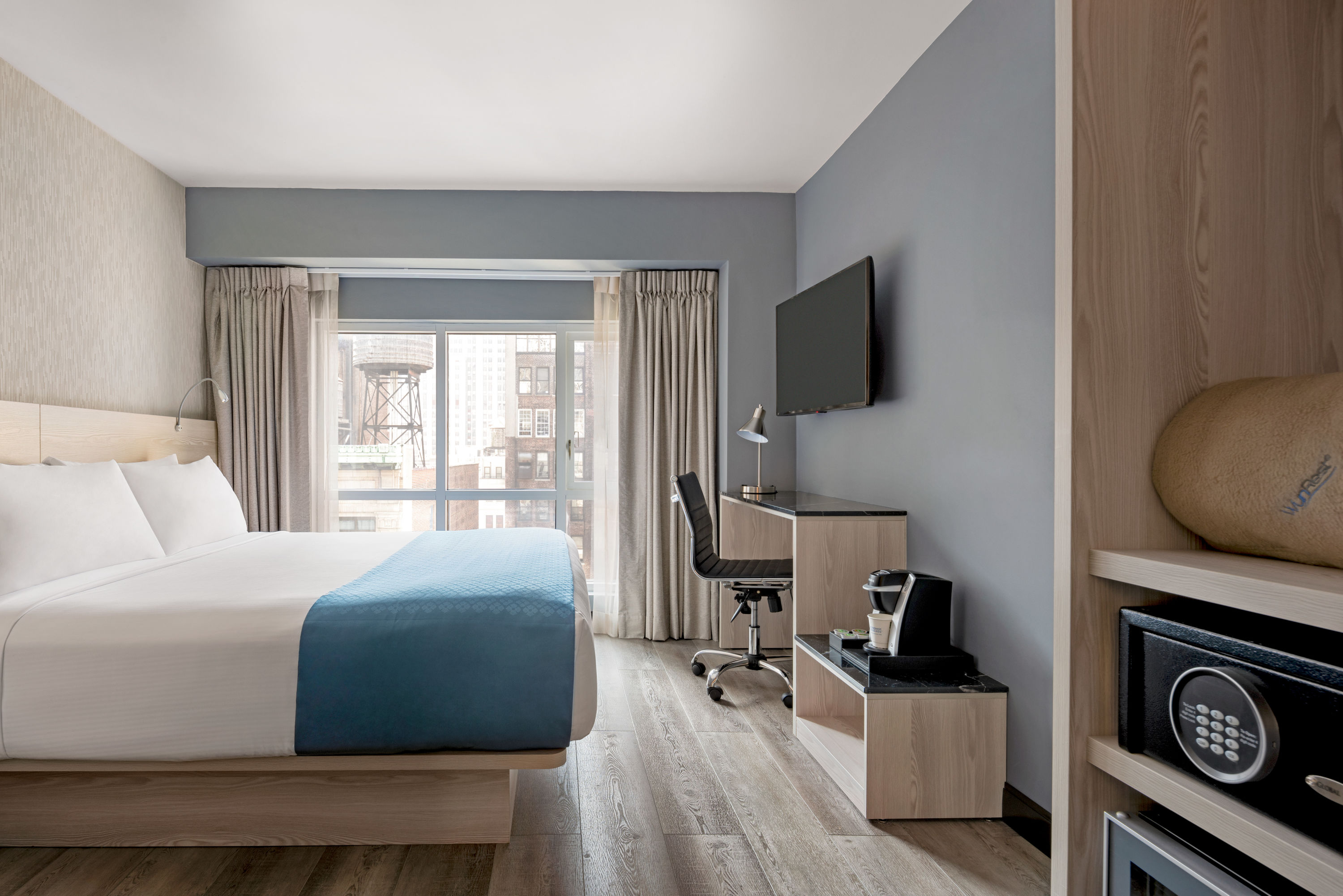 Guest room at the Wingate by Wyndham New York Midtown South/5th Ave in New York City, New York