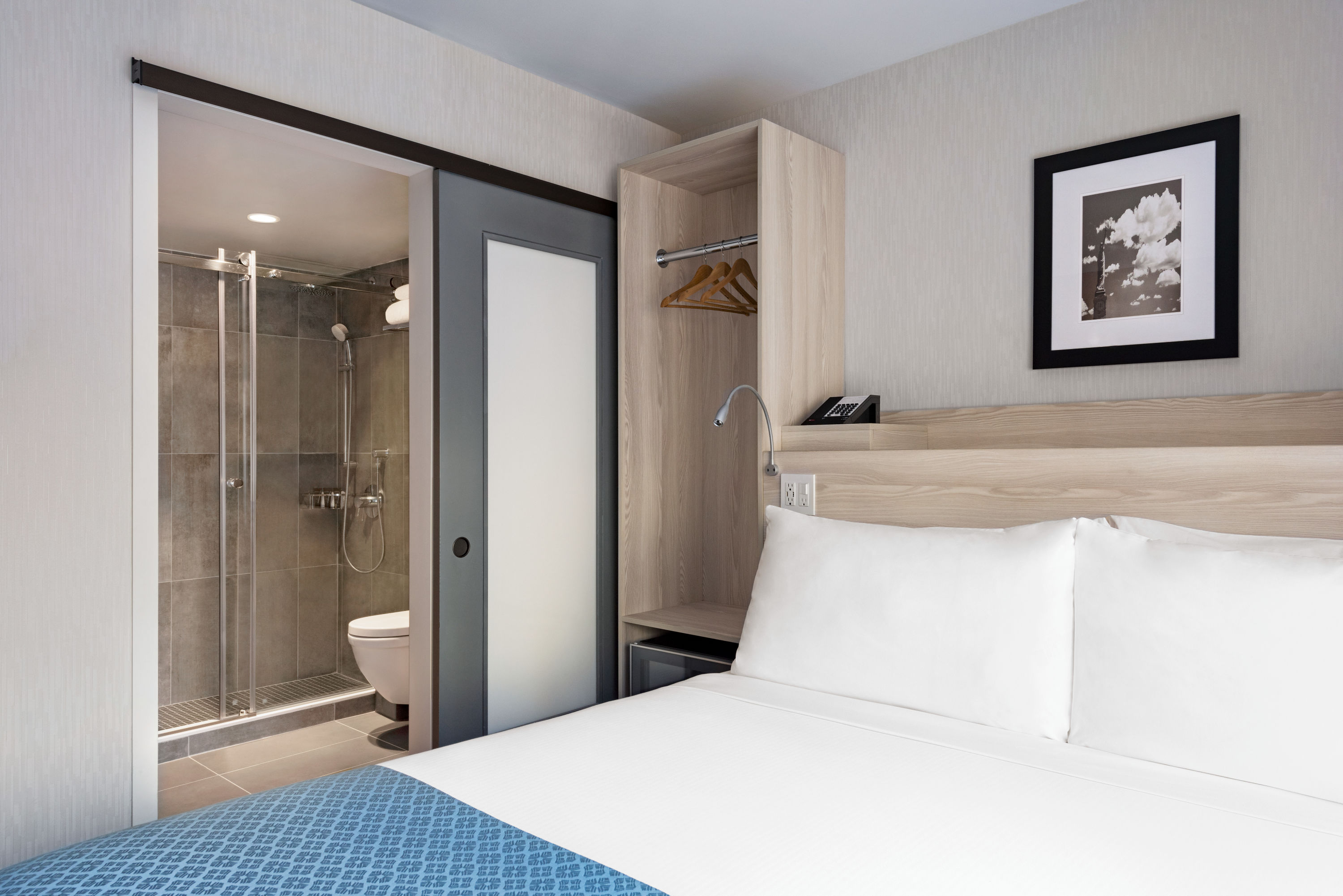 Guest room at the Wingate by Wyndham New York Midtown South/5th Ave in New York City, New York