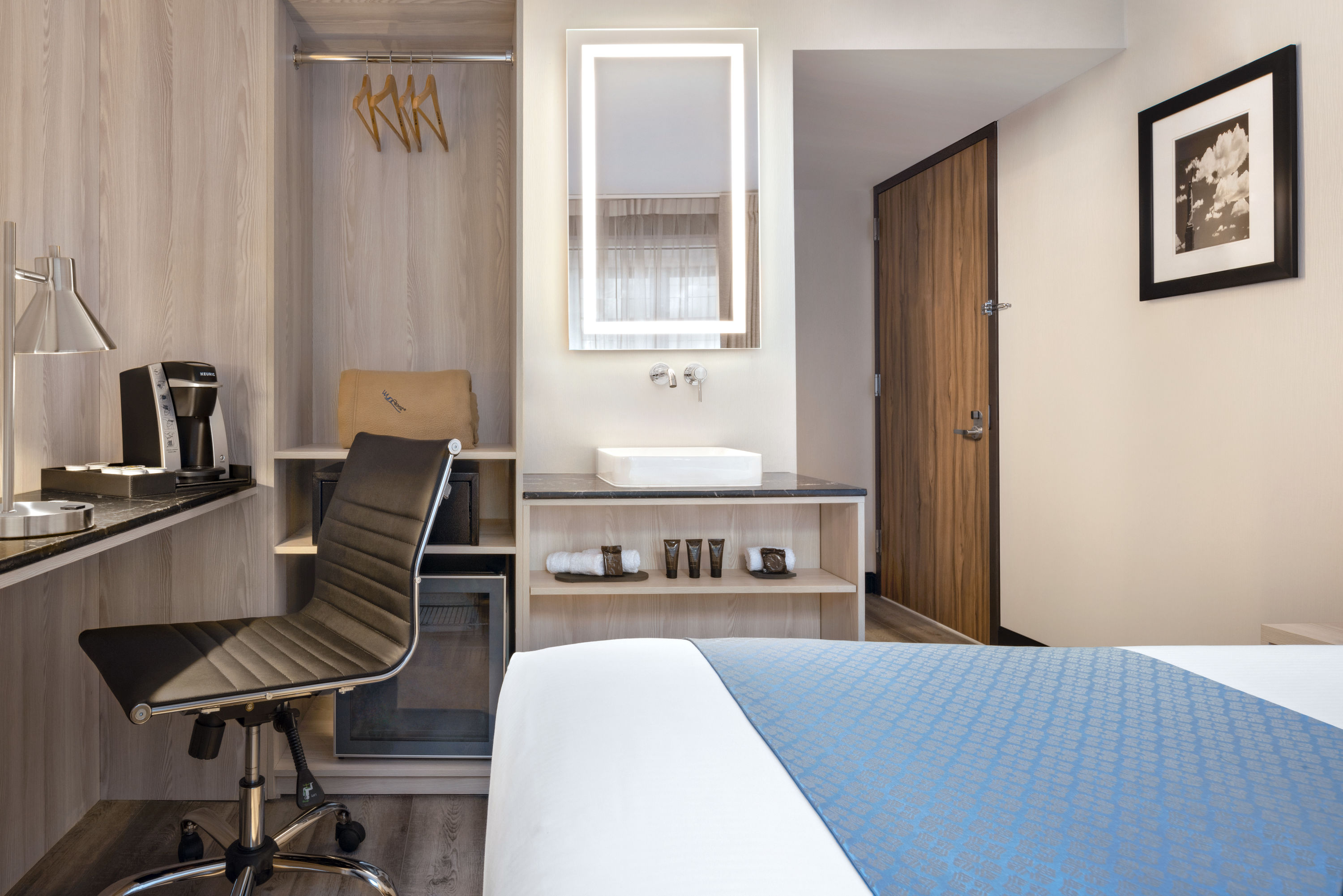 Guest room at the Wingate by Wyndham New York Midtown South/5th Ave in New York City, New York