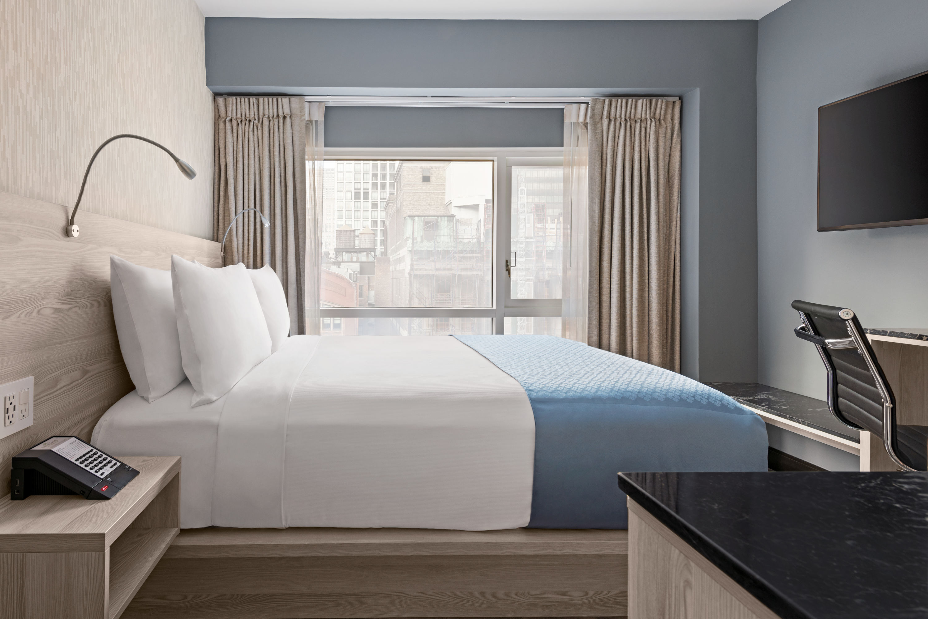 Guest room at the Wingate by Wyndham New York Midtown South/5th Ave in New York City, New York