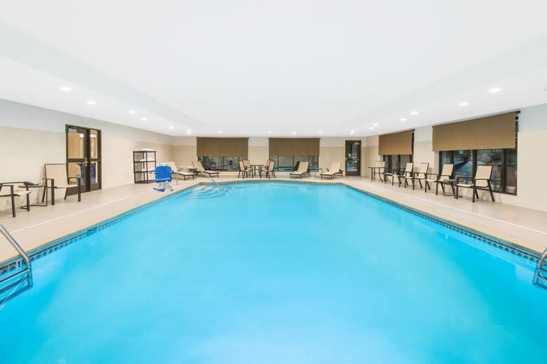 Pool at the Wingate by Wyndham Niagara Falls in Niagara Falls, New York