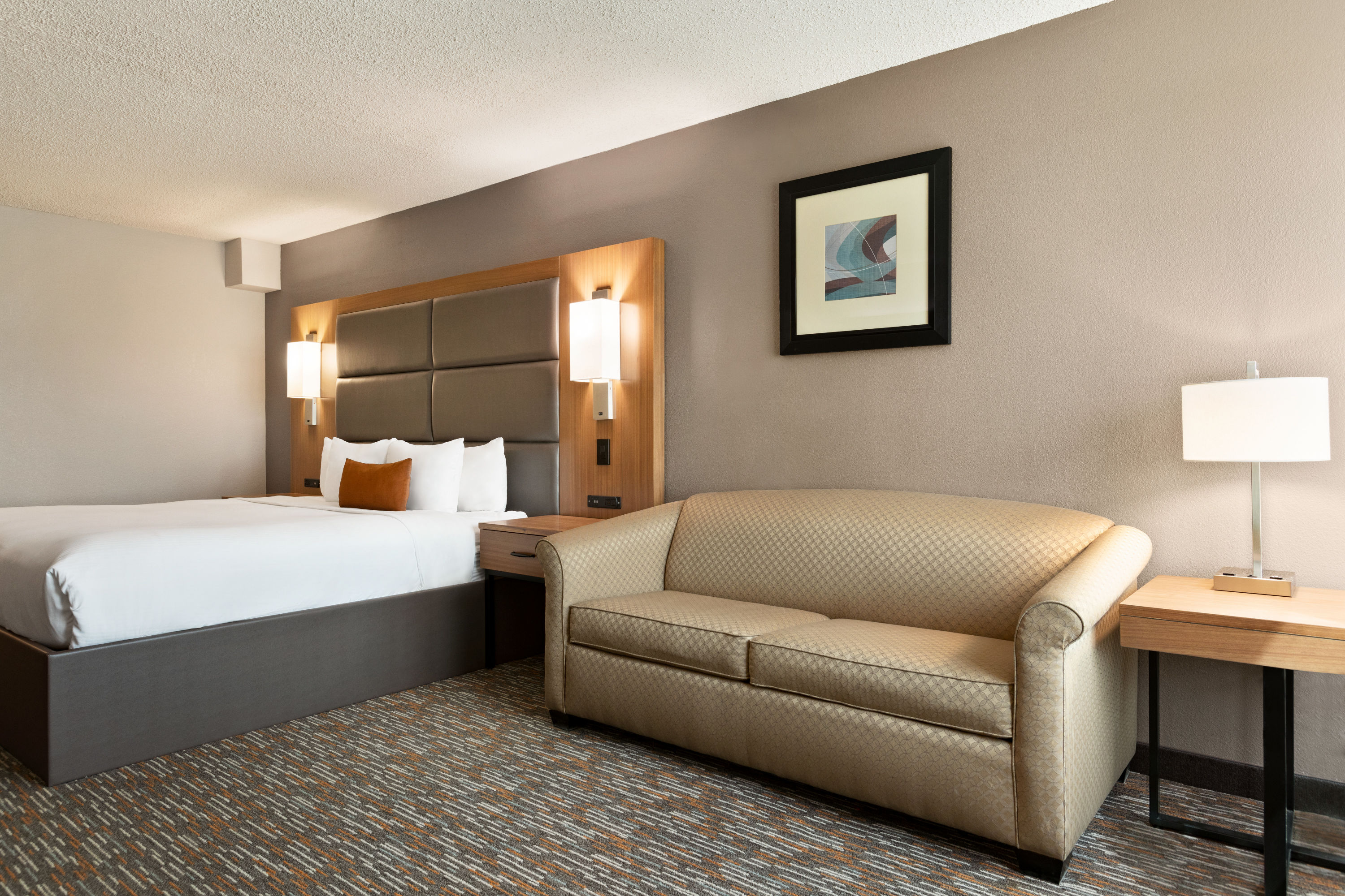 Guest room at the Wingate by Wyndham Cincinnati/Blue Ash in Cincinnati, Ohio