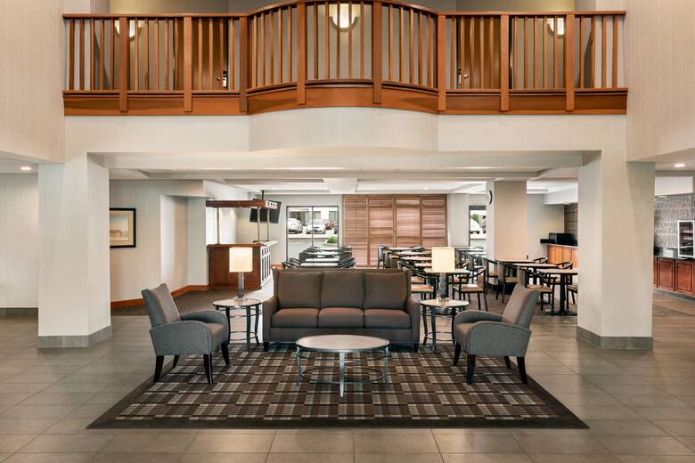 Wingate by Wyndham Cincinnati/Blue Ash hotel lobby in Cincinnati, Ohio