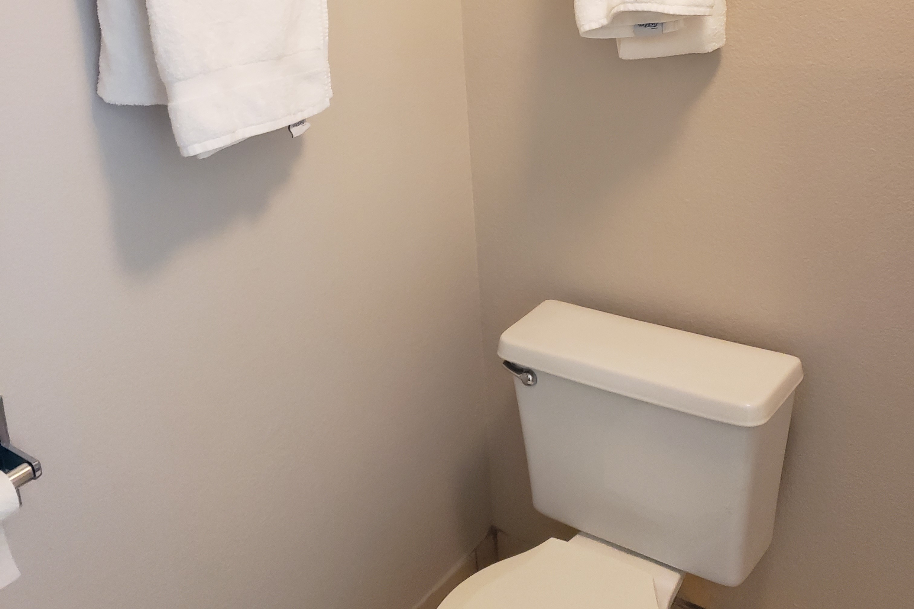 Guest room bath at the Wingate by Wyndham Dayton North in Dayton, Ohio